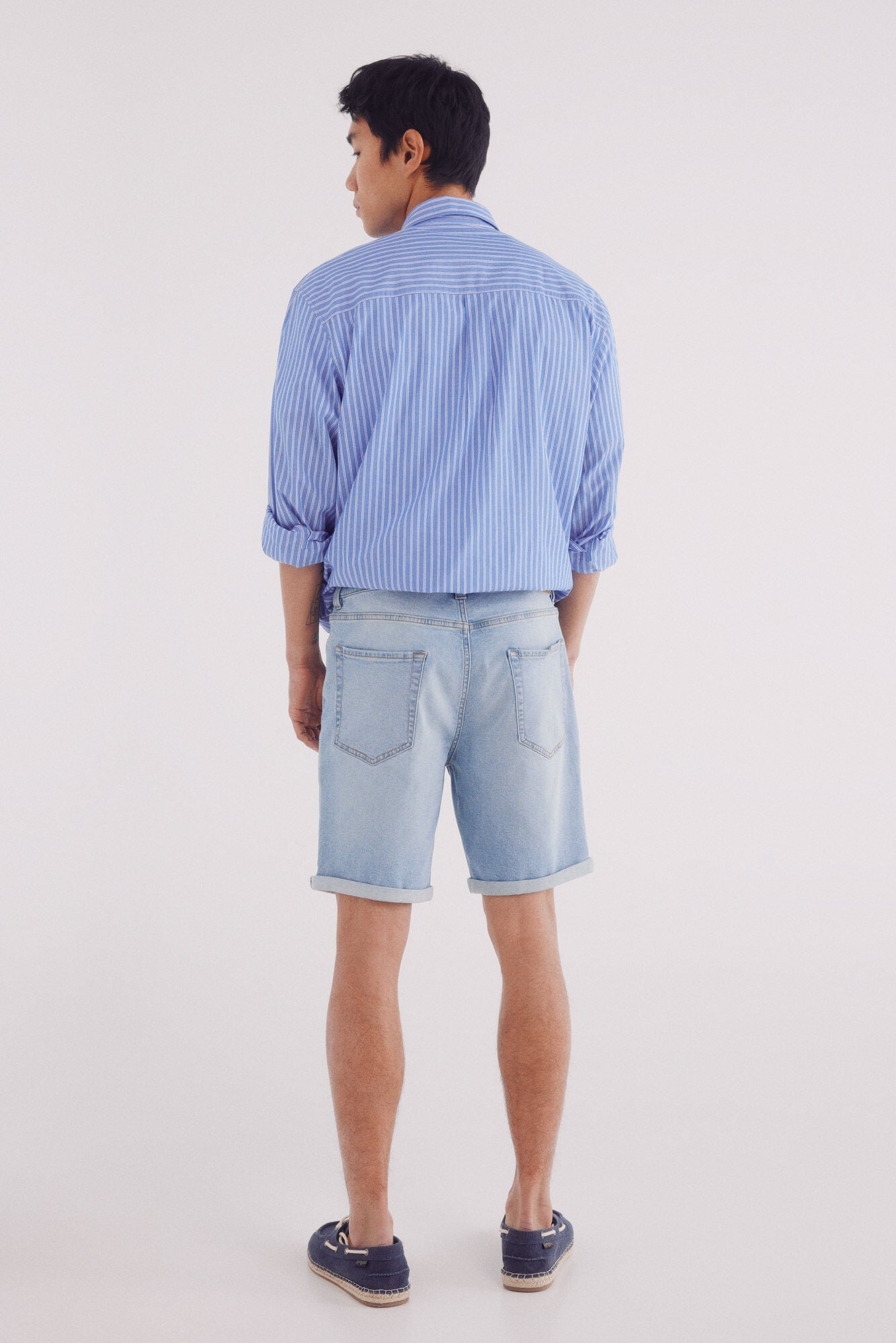Basic light wash slim fit denim Bermuda shorts