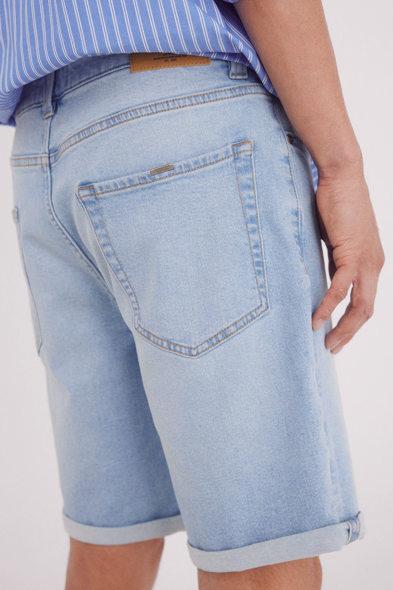 Basic light wash slim fit denim Bermuda shorts