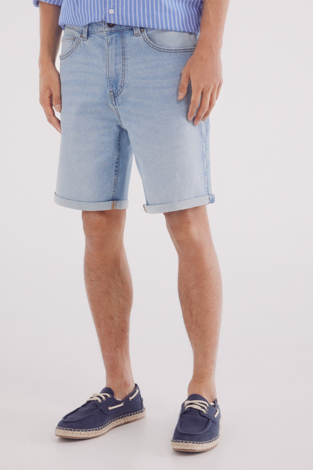 Basic light wash slim fit denim Bermuda shorts