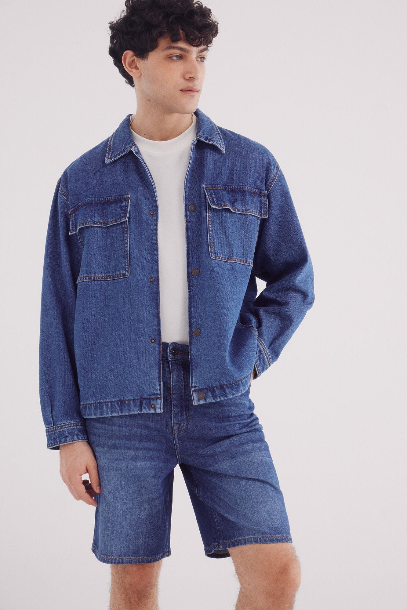 Regular fit medium dark wash denim Bermuda shorts