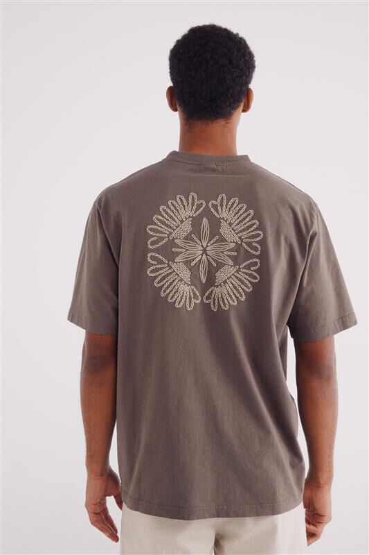 Circle embroidered T-shirt