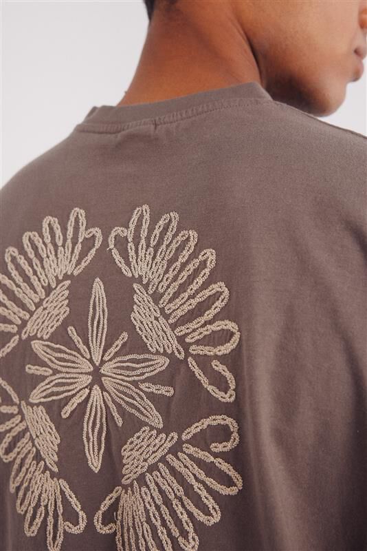 Circle embroidered T-shirt