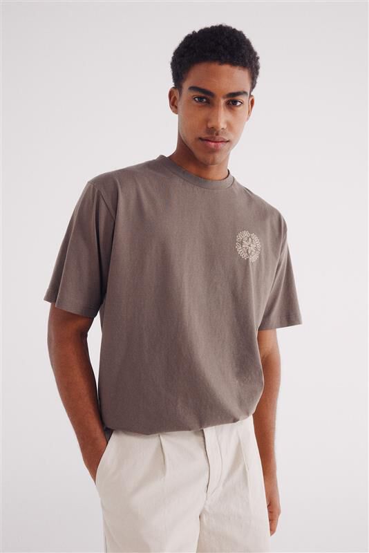 Circle embroidered T-shirt