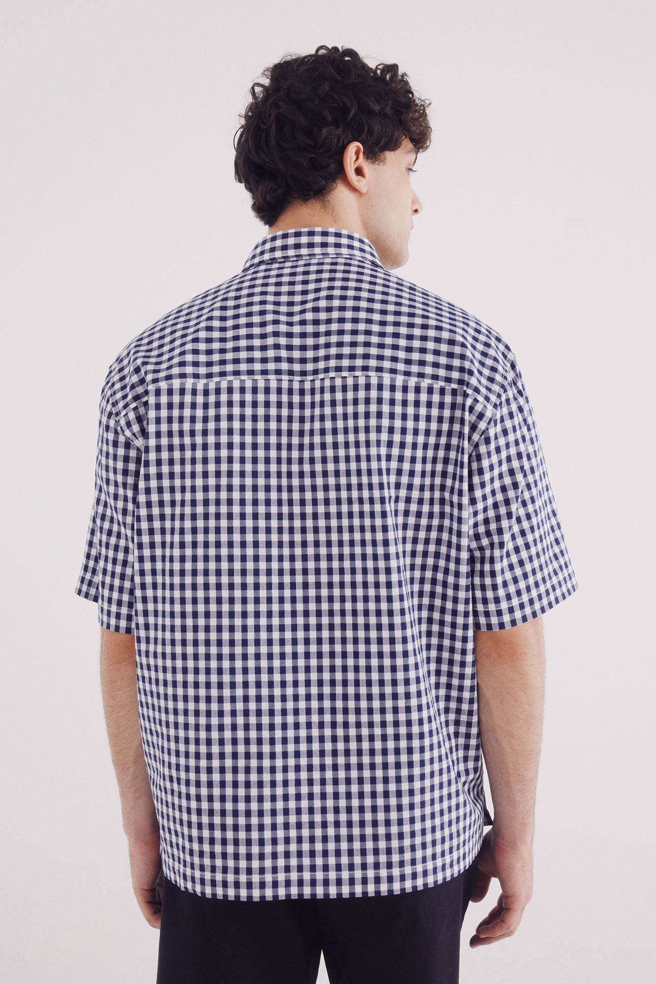 Short-sleeved plaid seersucker shirt