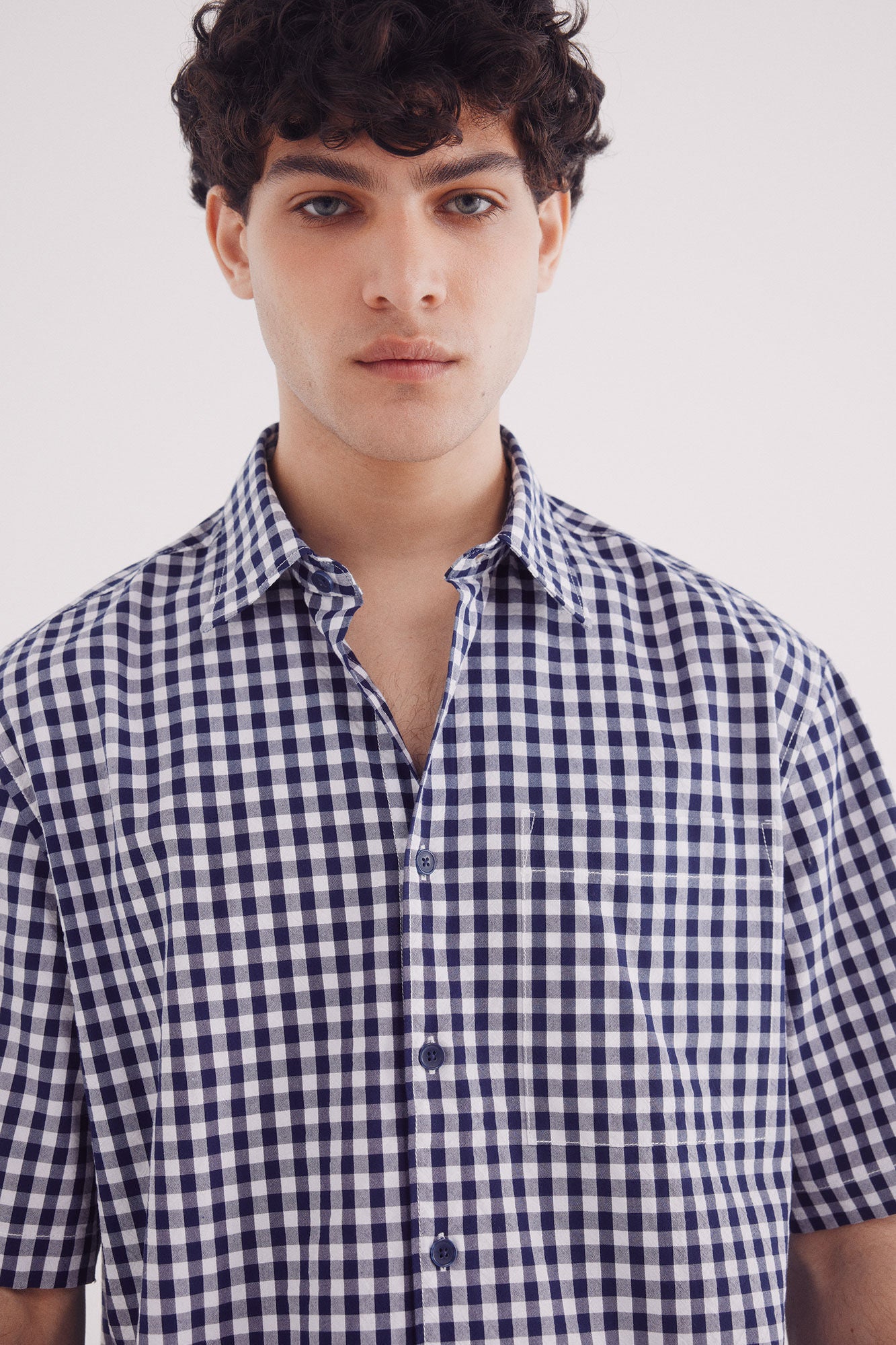 Short-sleeved plaid seersucker shirt