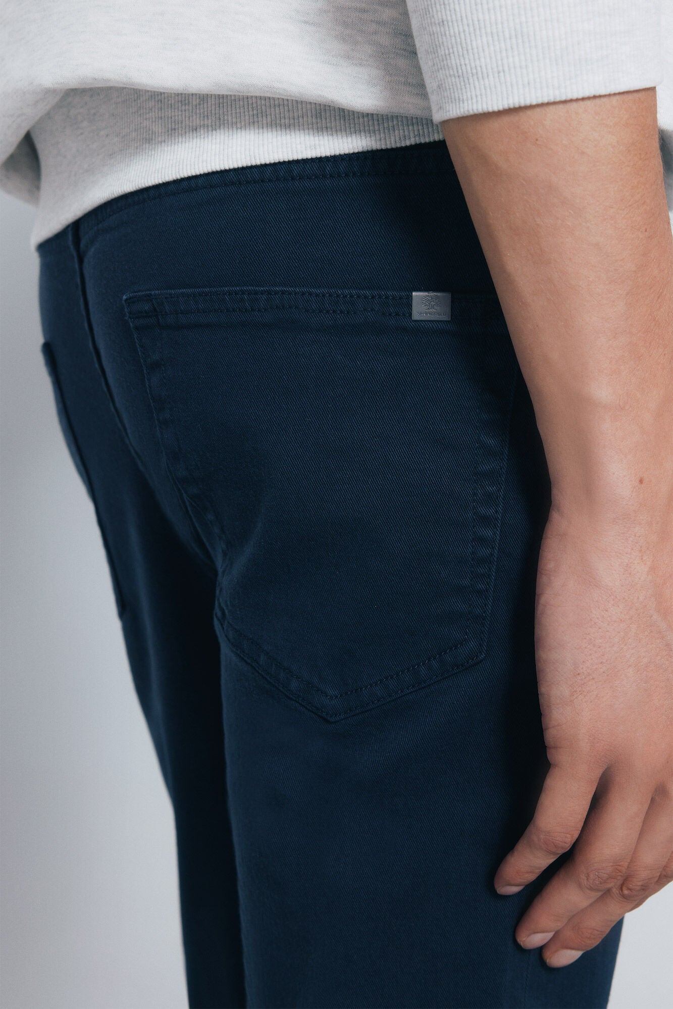 Coloured slim fit 5-pocket trousers.