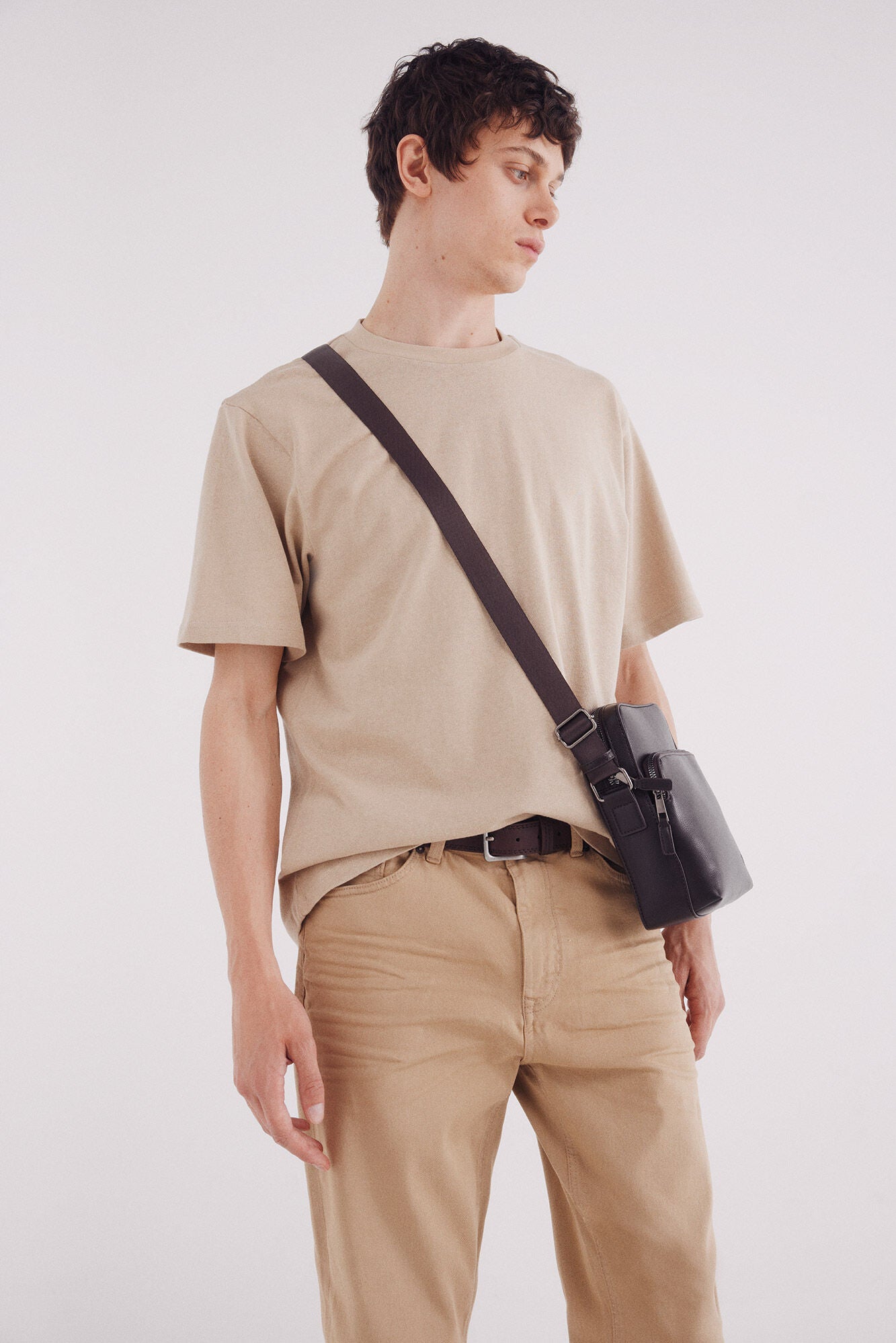 Coloured slim fit 5-pocket trousers.