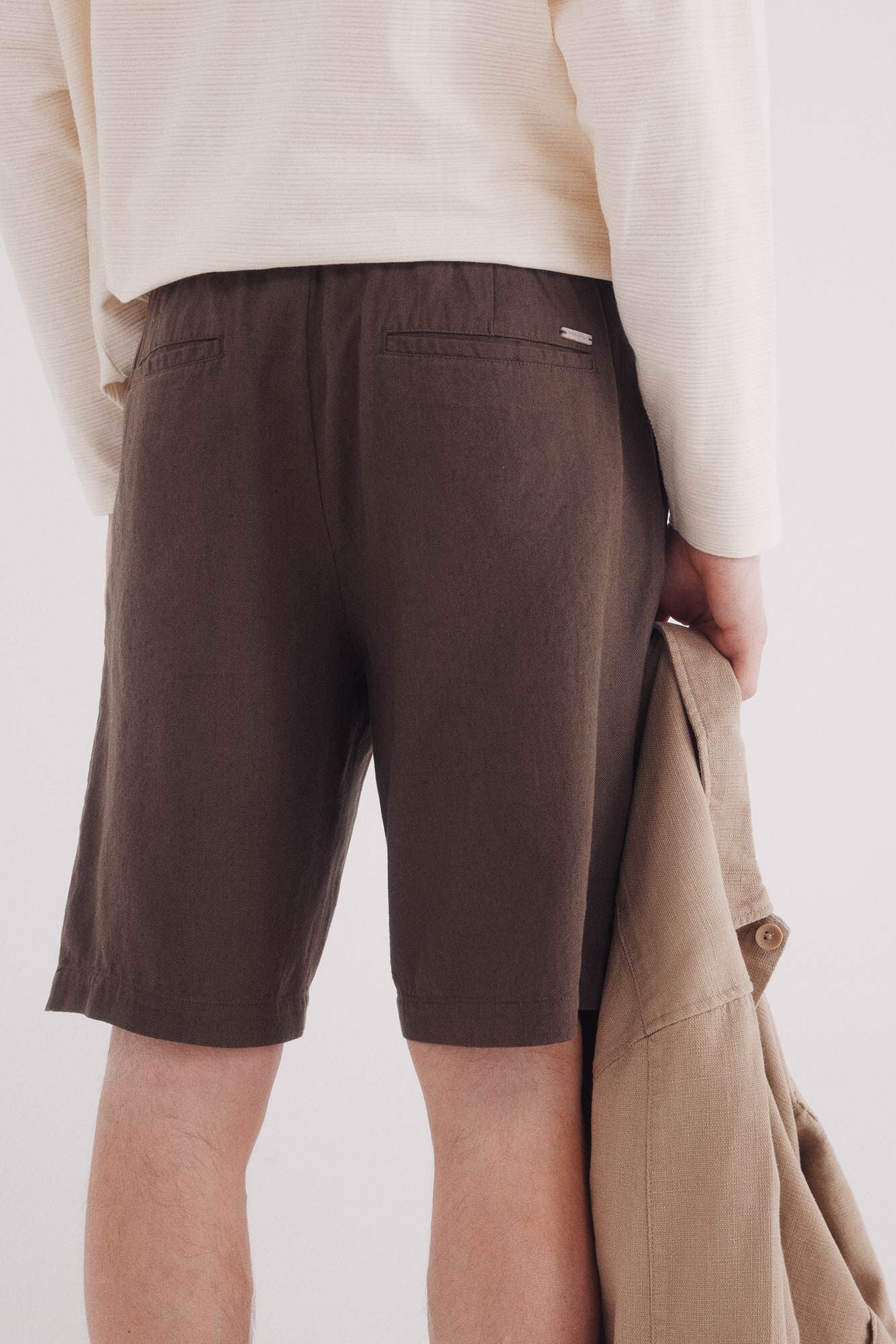 Slim fit linen Bermuda shorts