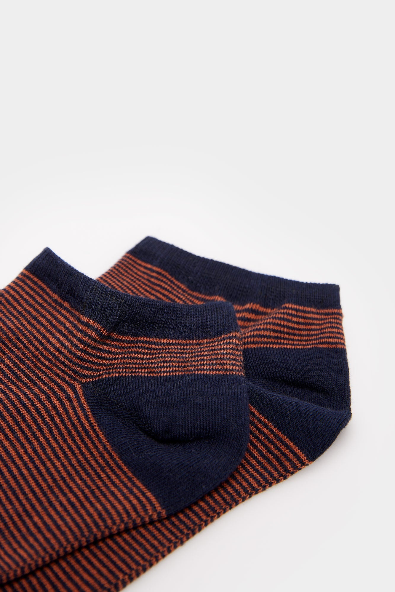 Micro-stripe ankle socks