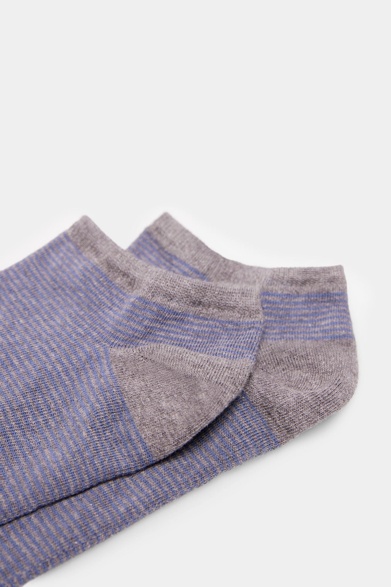 Micro-stripe ankle socks