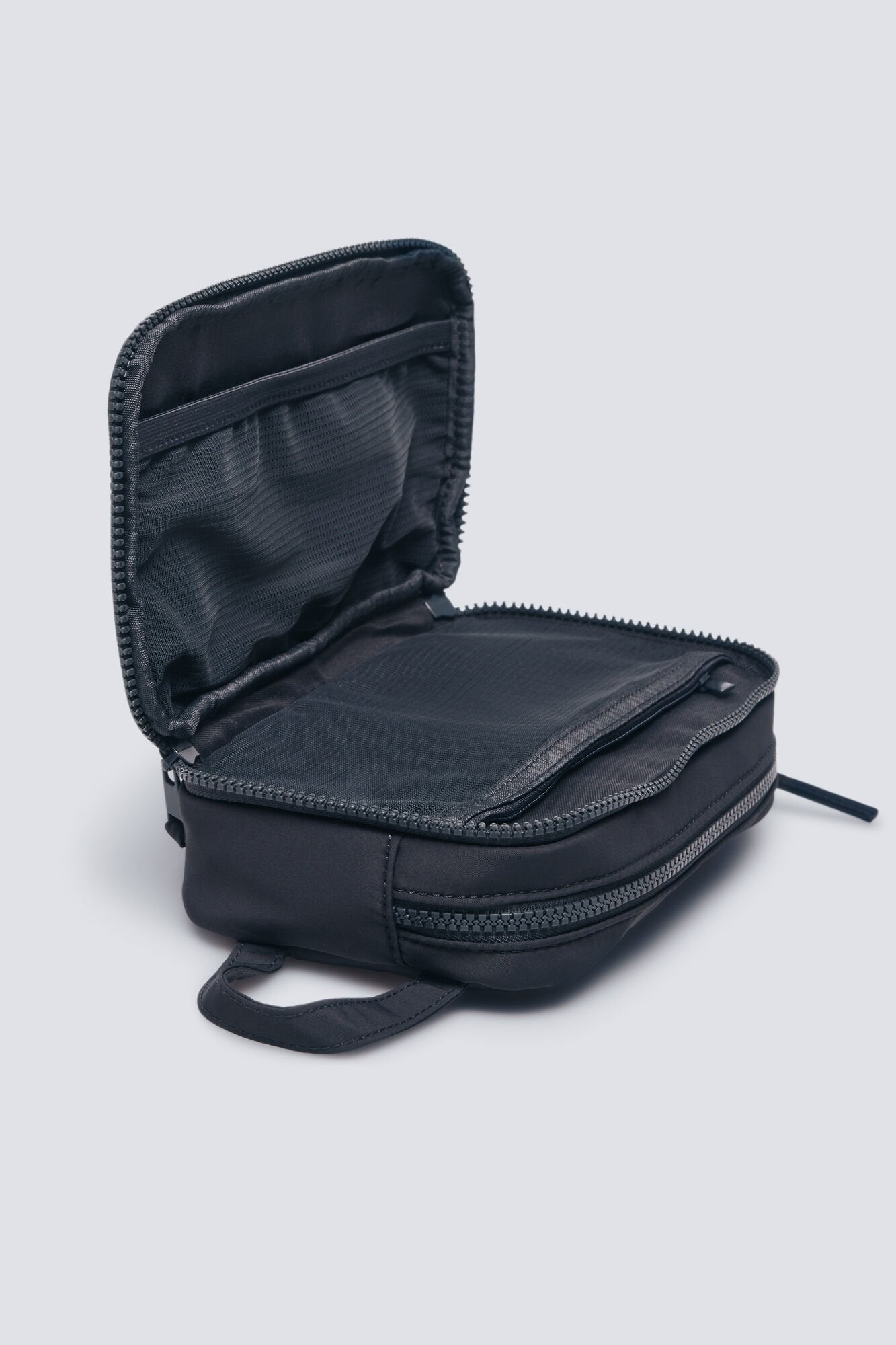 Grey recycled polyester vanity case