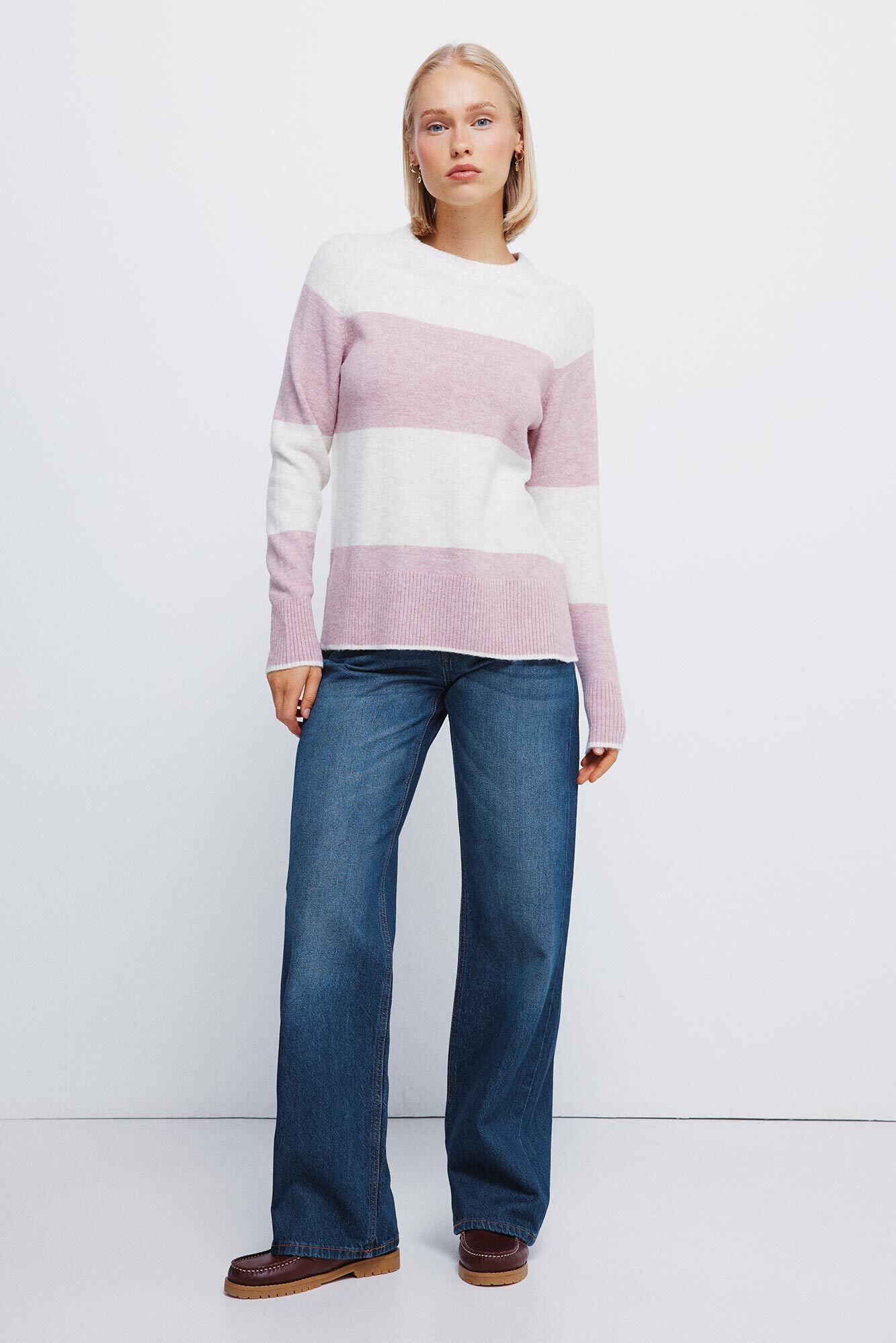 Cable-knit neck