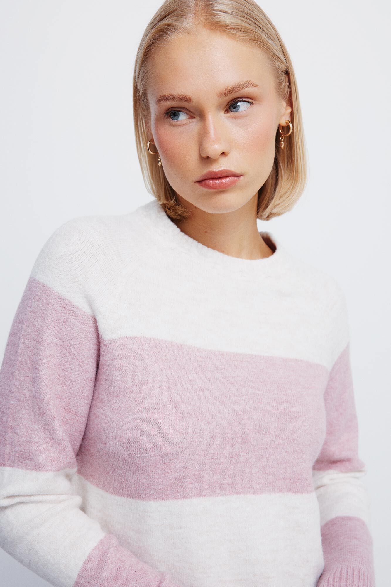 Cable-knit neck