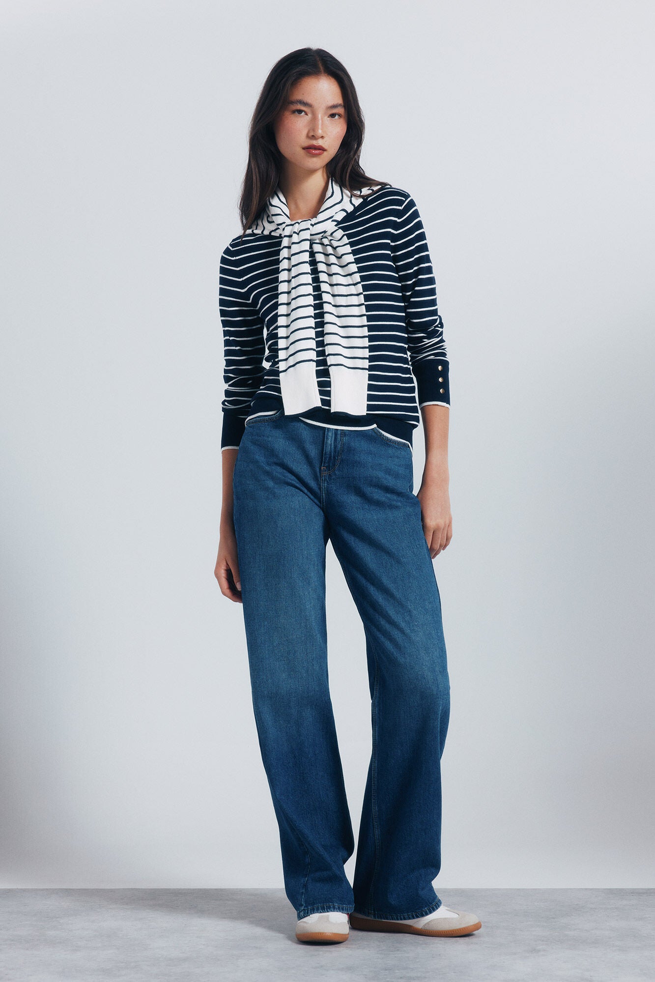 Fine jersey with buttons and cuffs