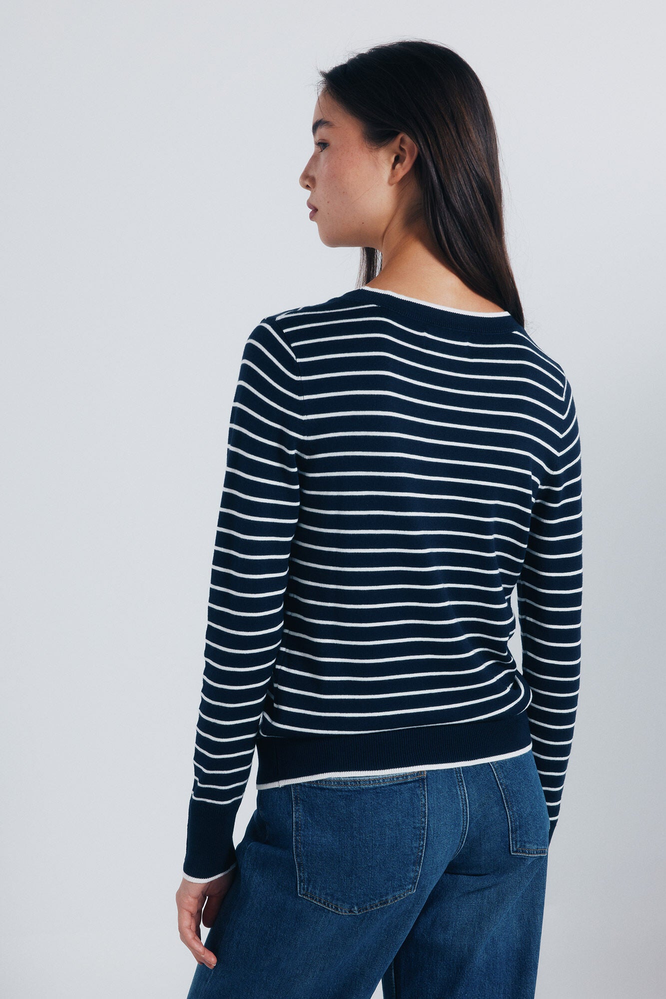 Fine jersey with buttons and cuffs