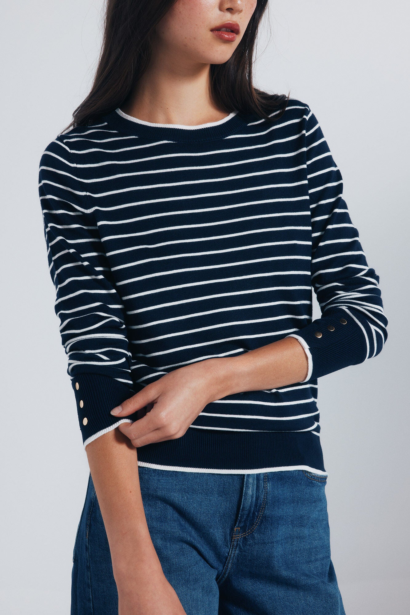 Fine jersey with buttons and cuffs