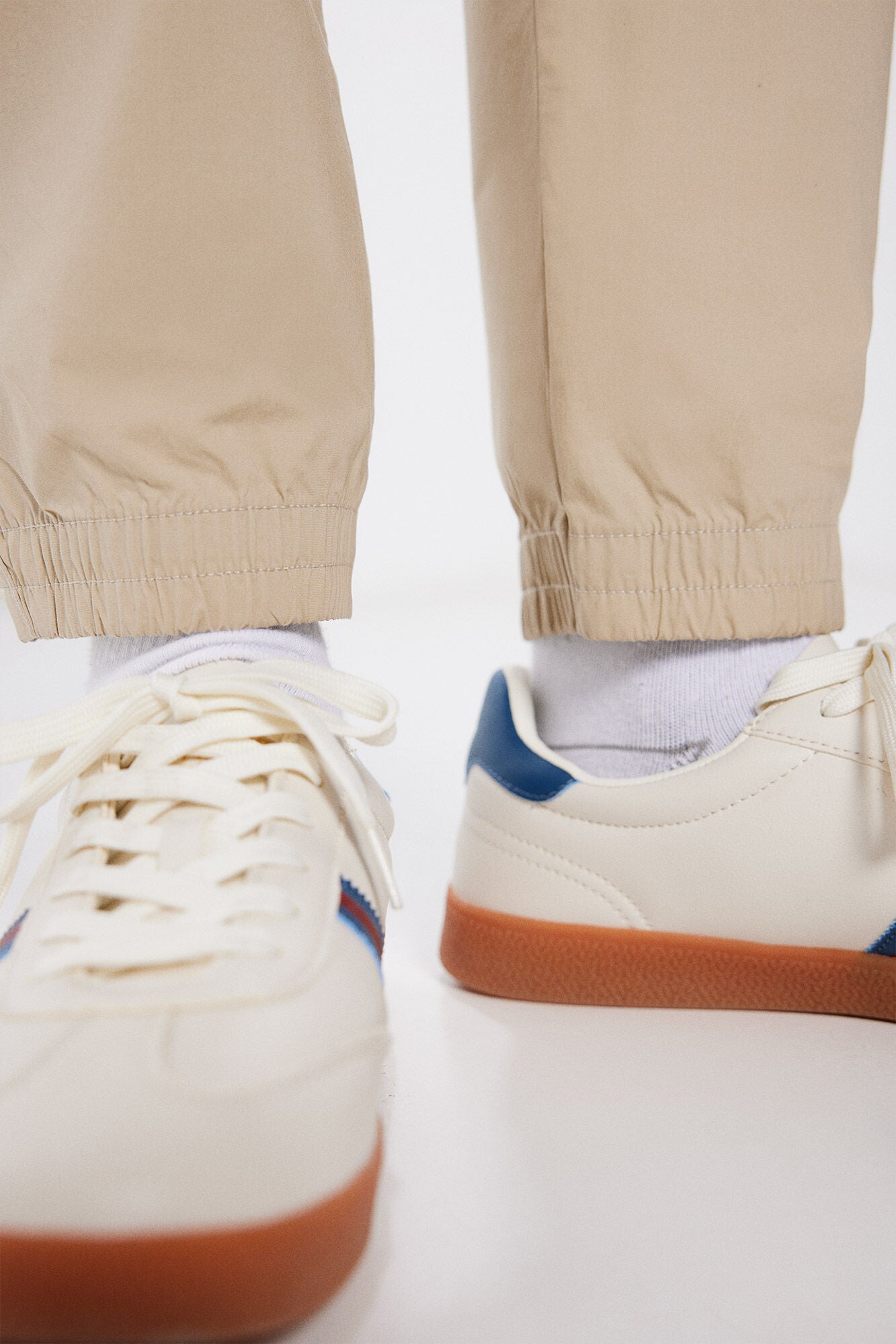 Lightweight cargo trousers