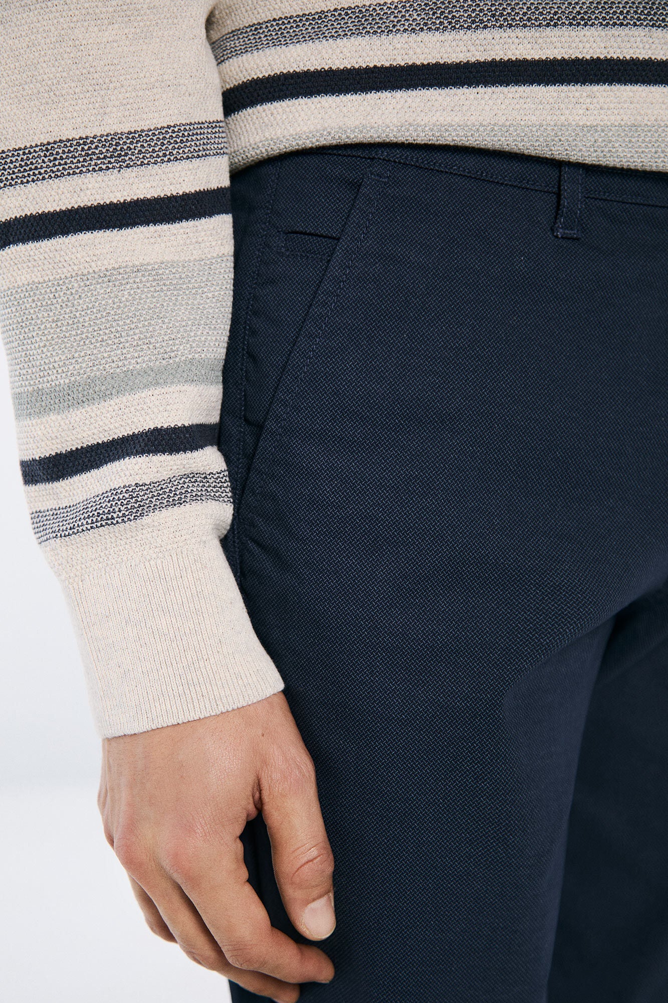 Slim fit micro-printed chinos