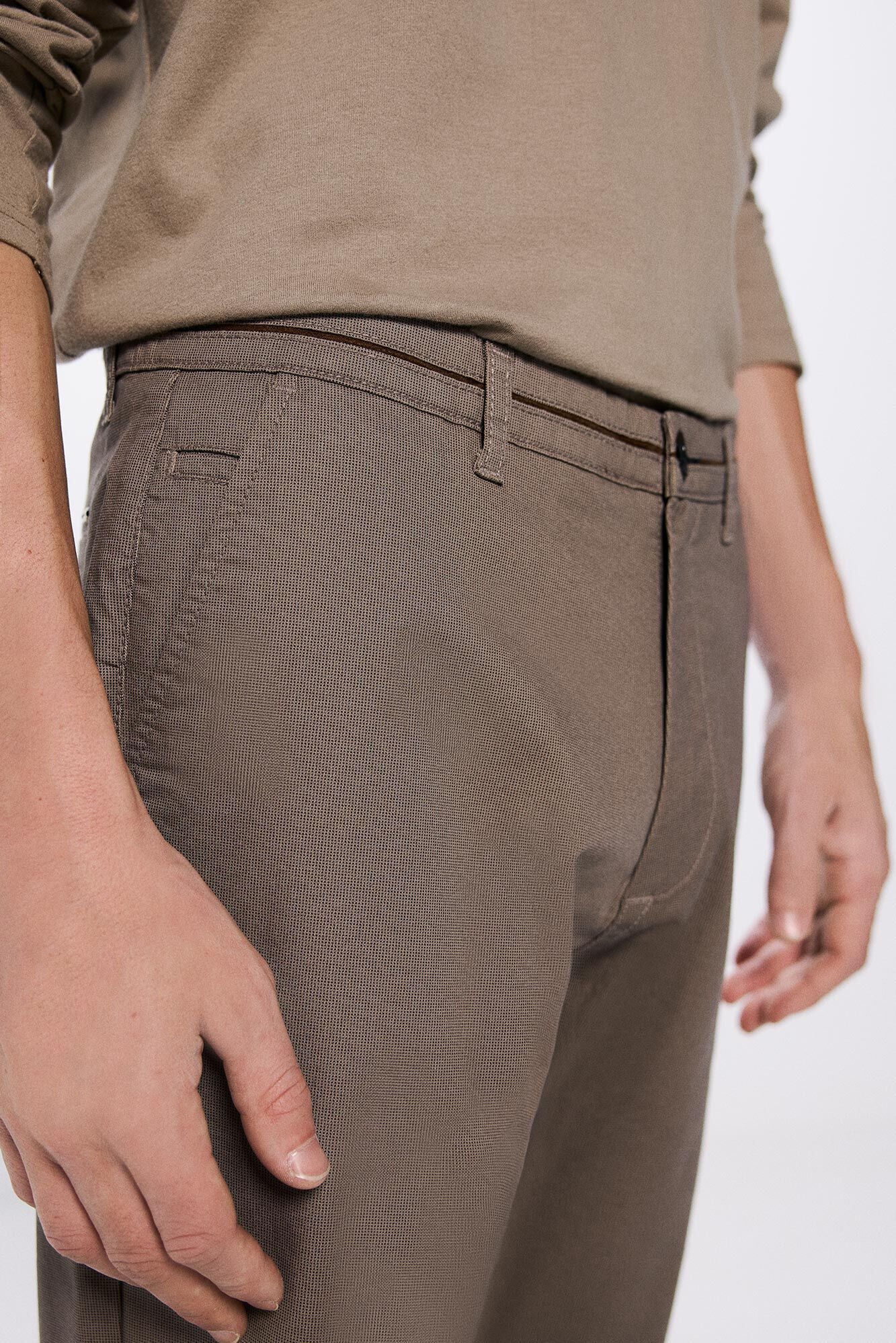 Slim fit micro-printed chinos