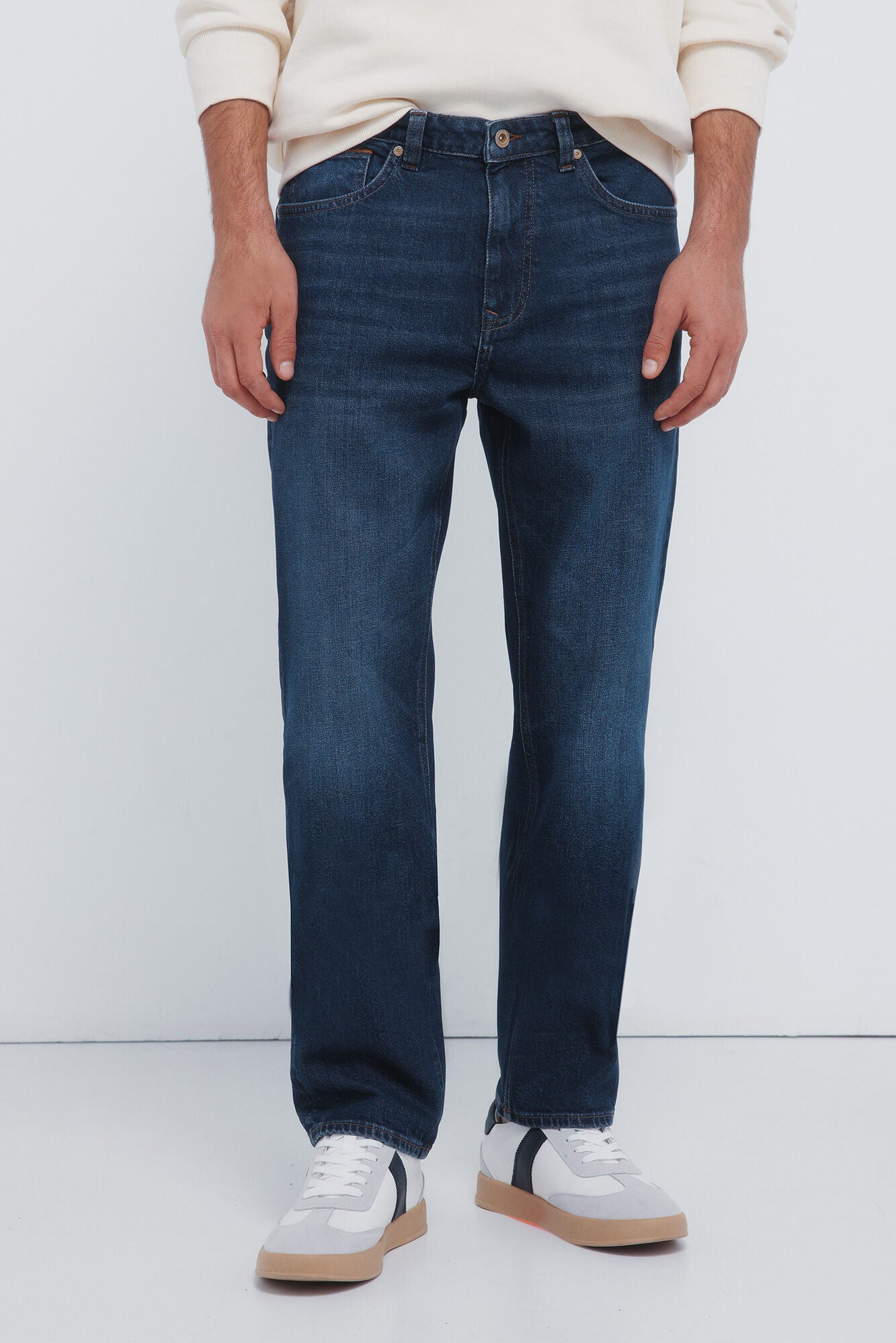 Regular fit dark wash jeans