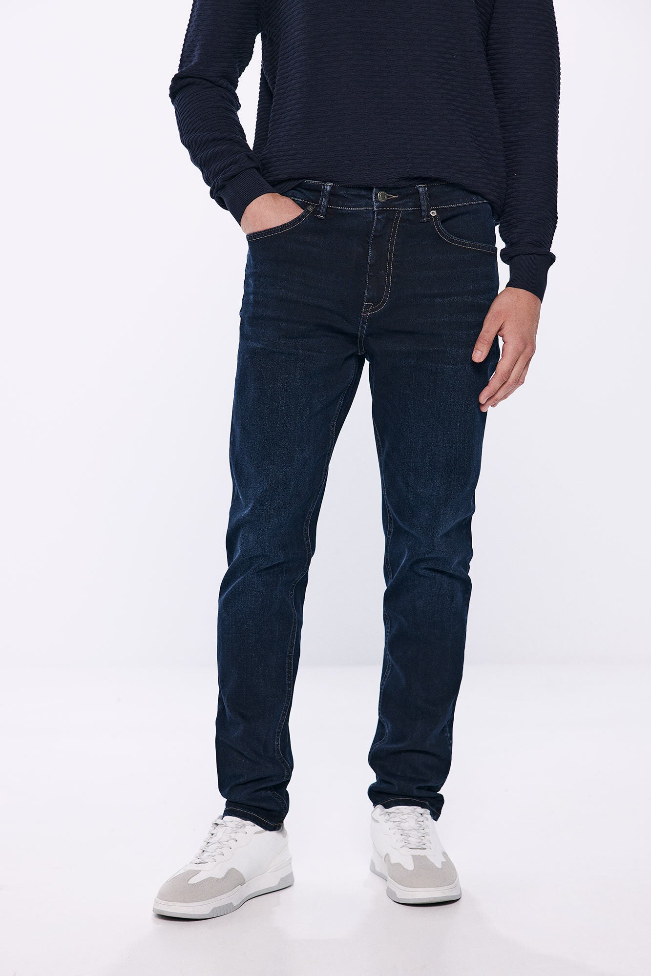 Very dark blue slim fit jeans