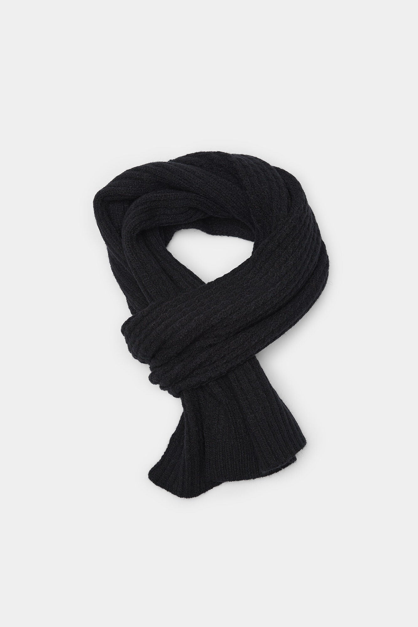 Colored ribbed scarf