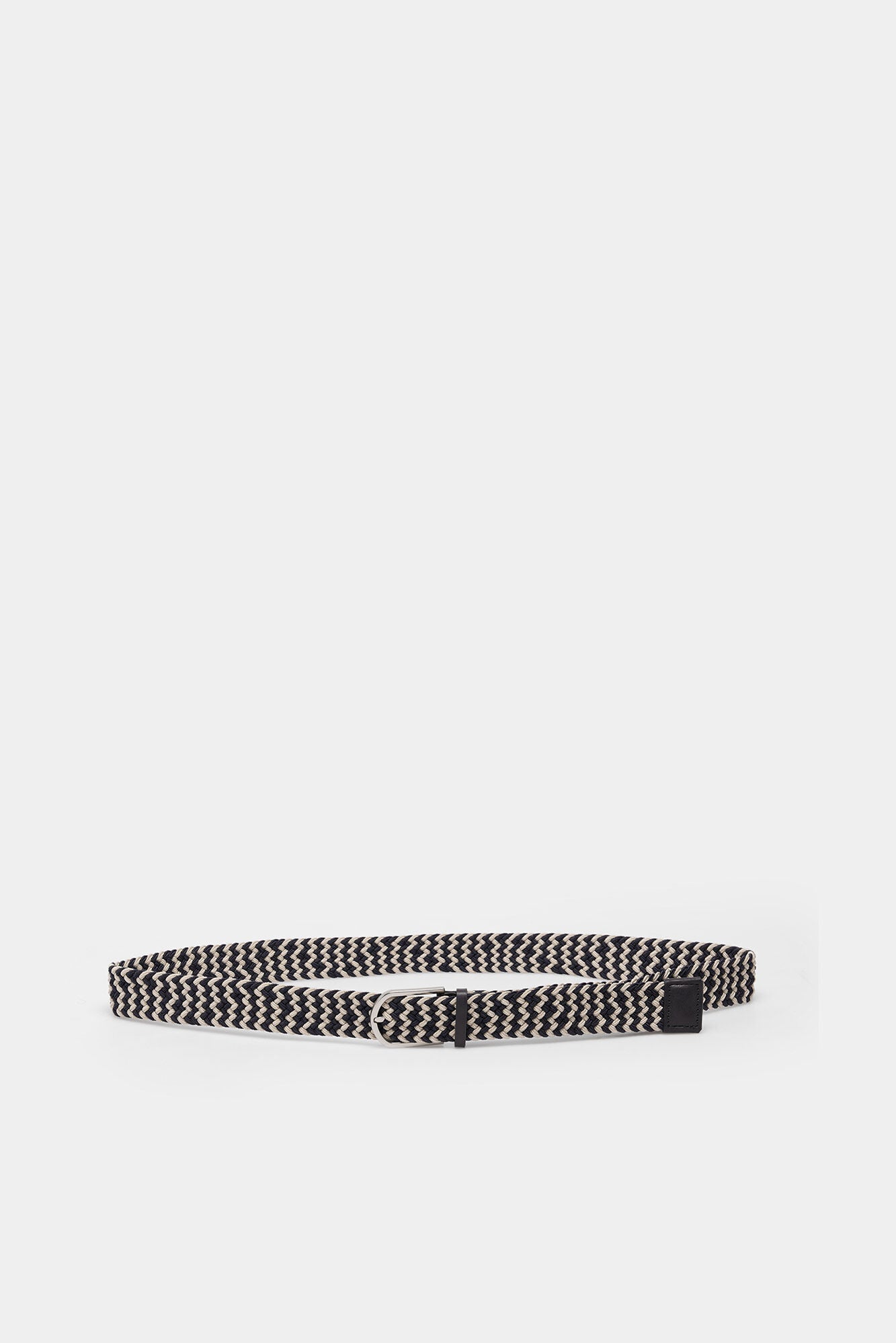 Braided belt with zigzag color
