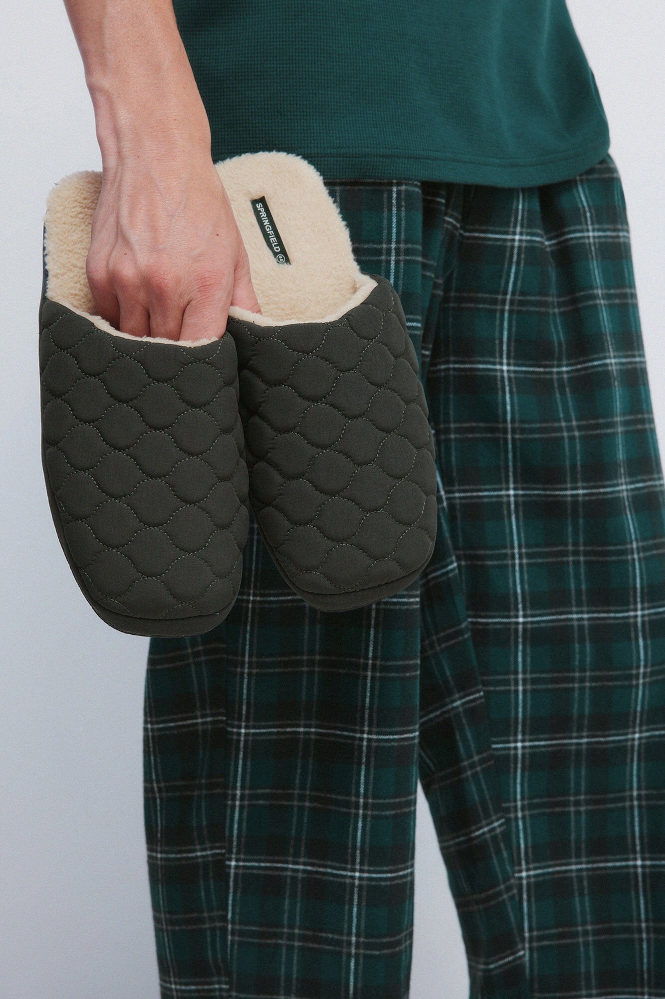 Cushioned backless sneaker