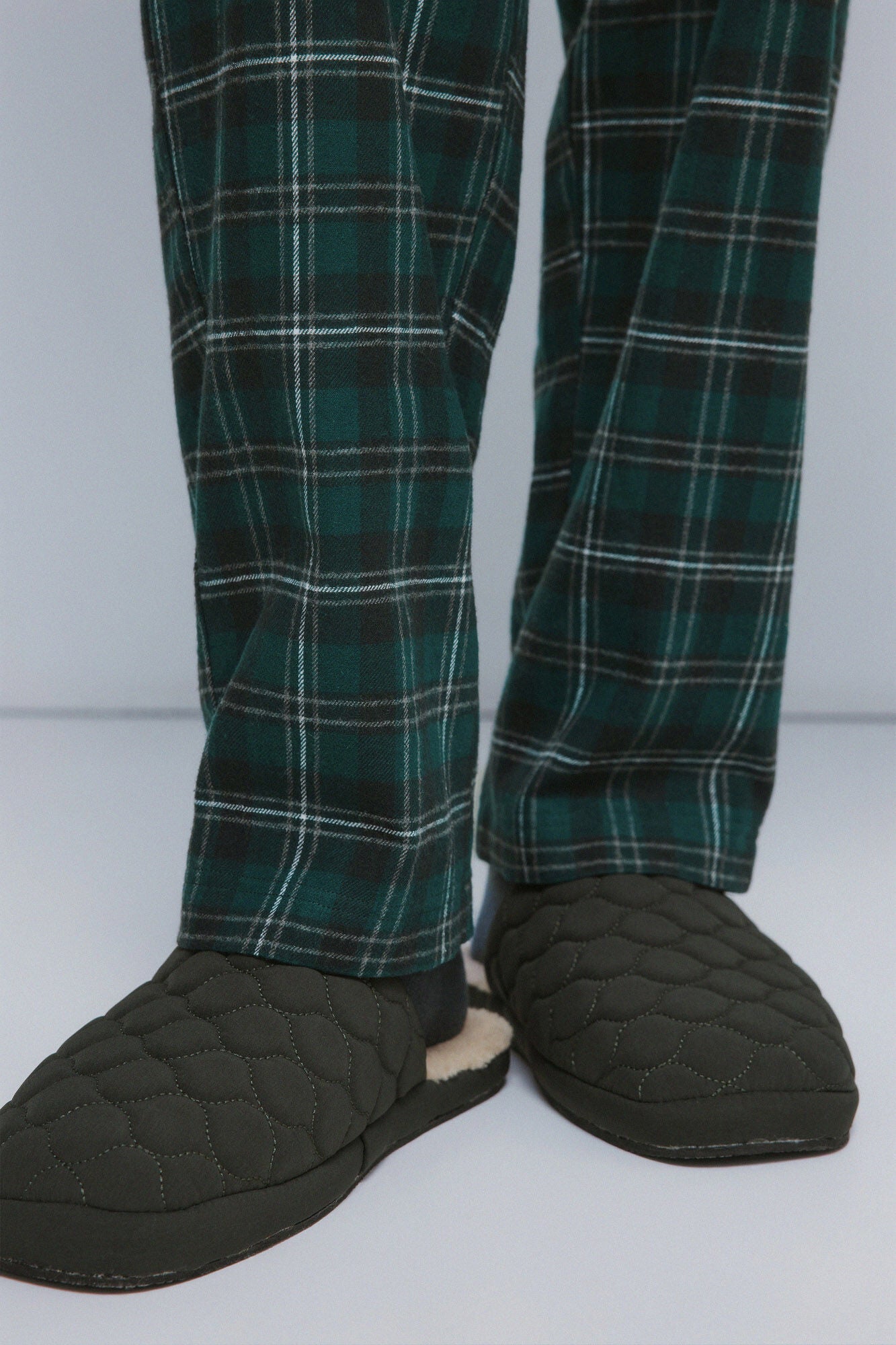 Cushioned backless sneaker