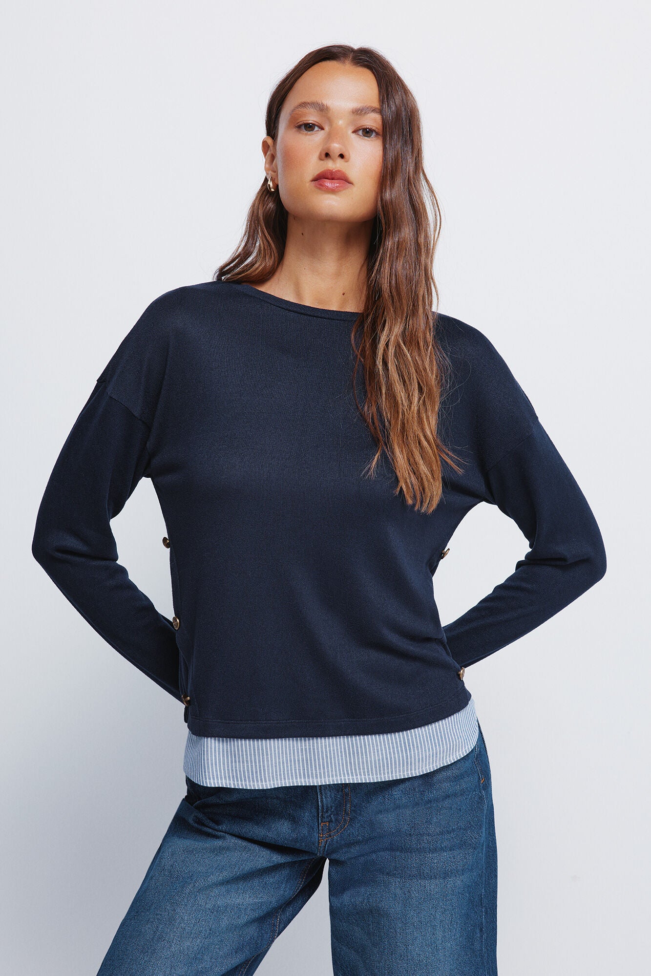 Combined T-shirt with side buttons