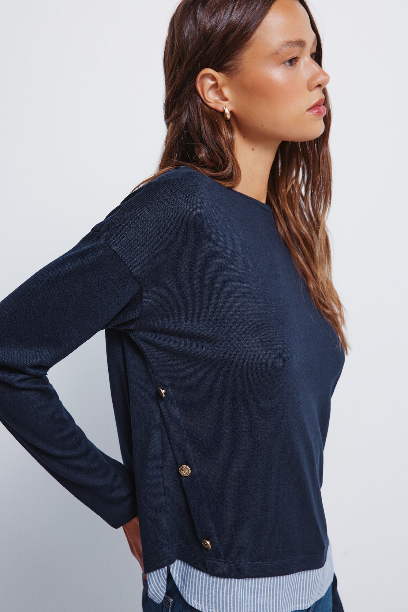 Combined T-shirt with side buttons