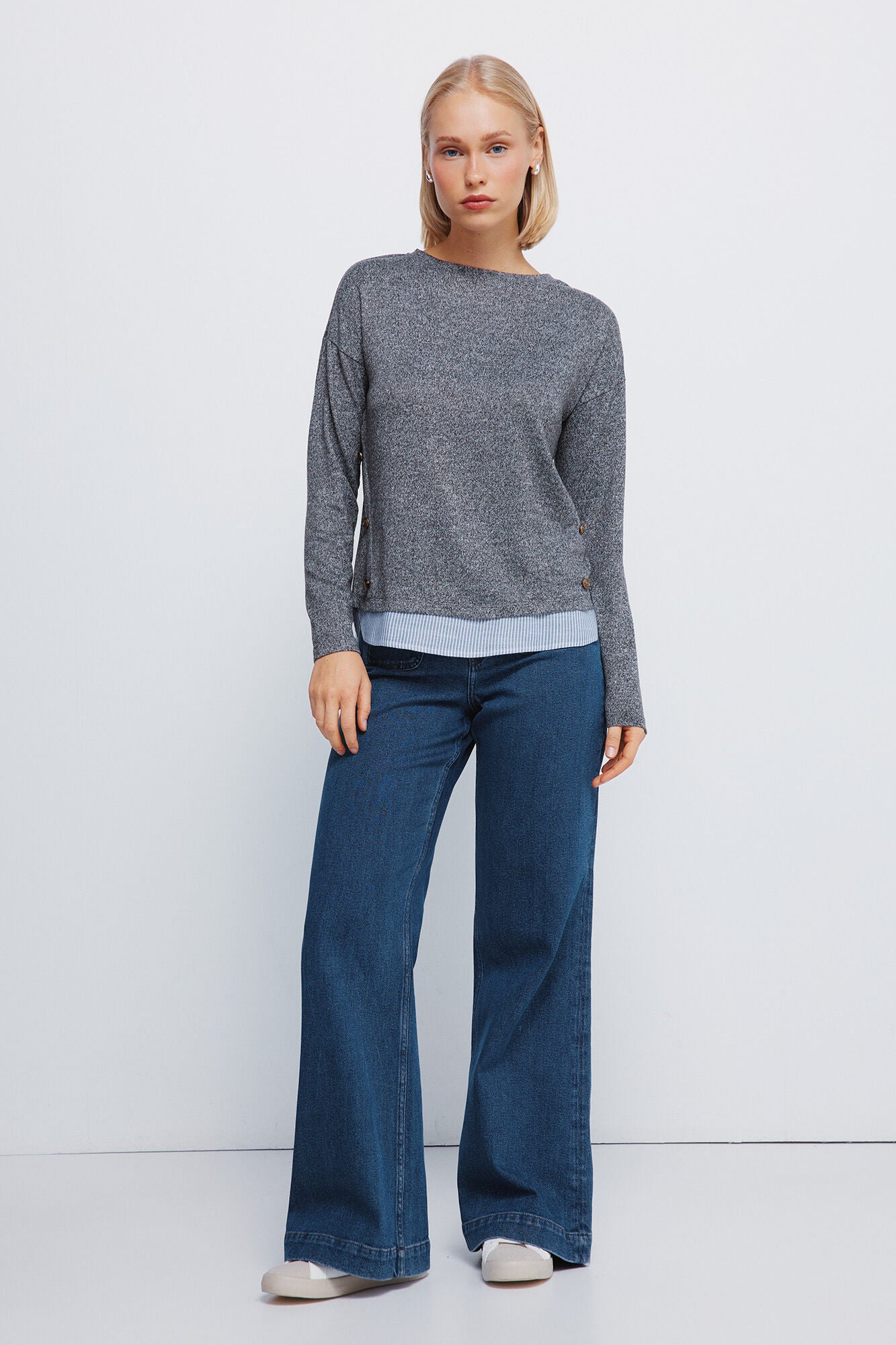 Combined T-shirt with side buttons