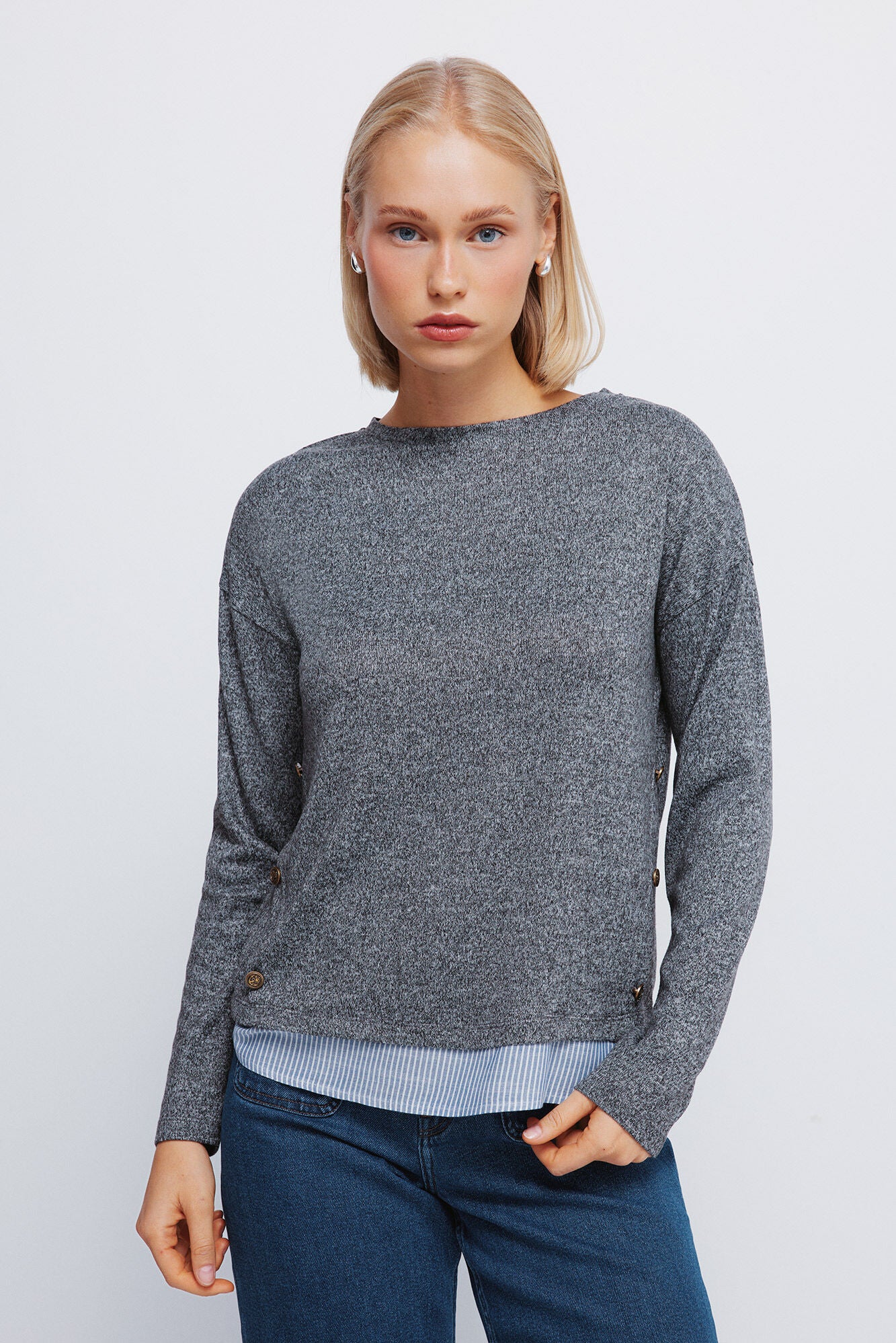 Combined T-shirt with side buttons