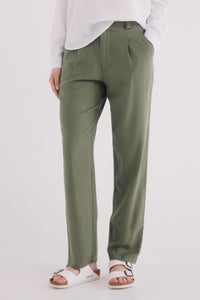 Basic linen trousers