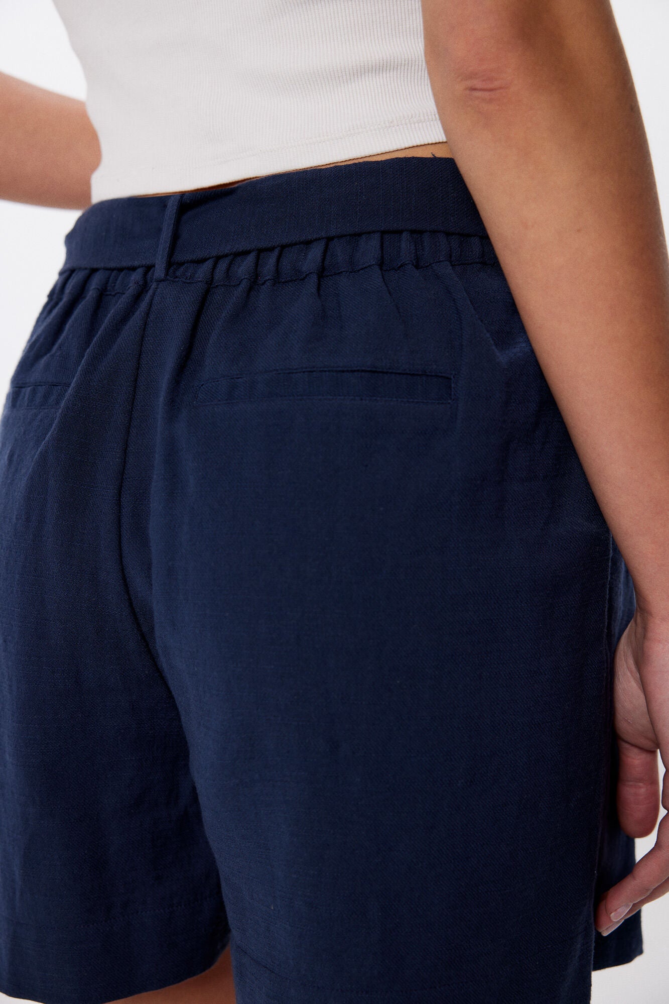 Rustic cotton shorts with buckled belt