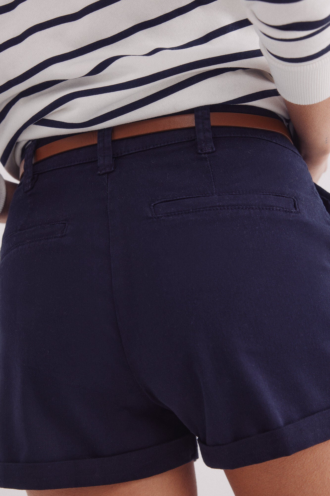 Chinos shorts with belt