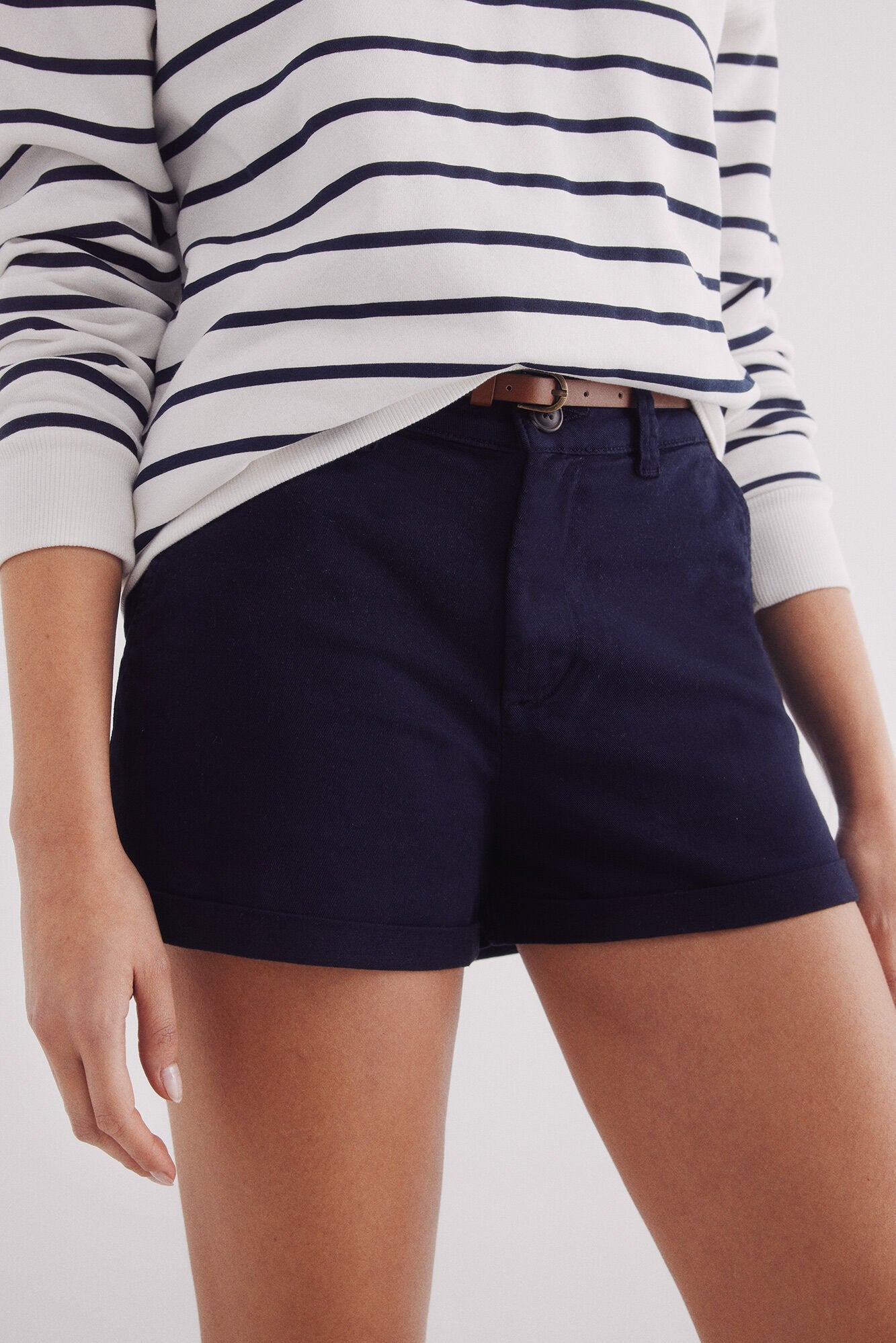 Chinos shorts with belt