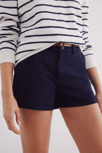 Chinos shorts with belt