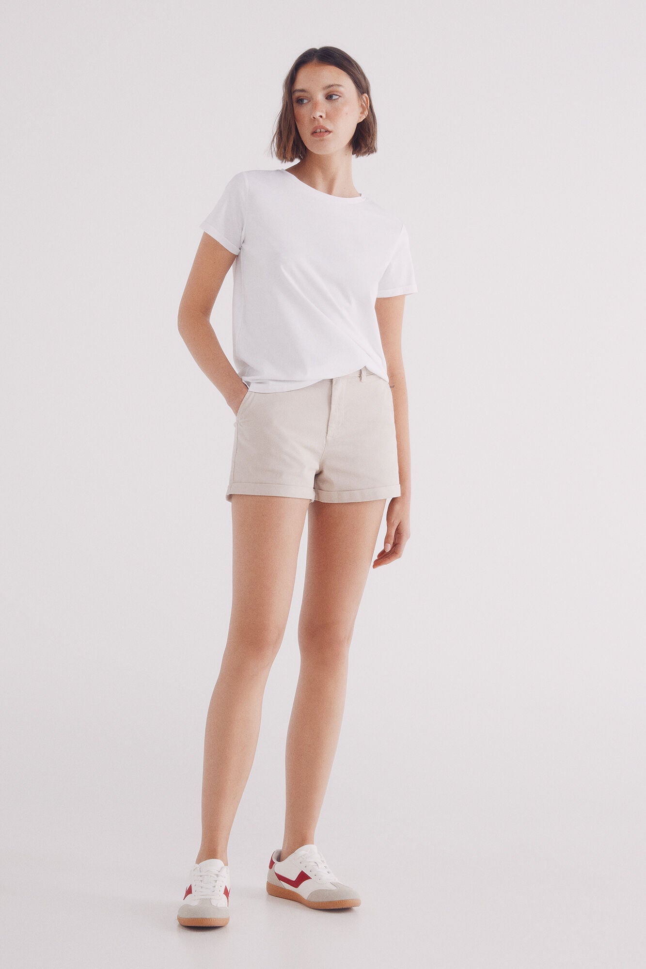 Chinos shorts with belt