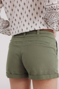 Chinos shorts with belt