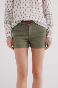 Chinos shorts with belt