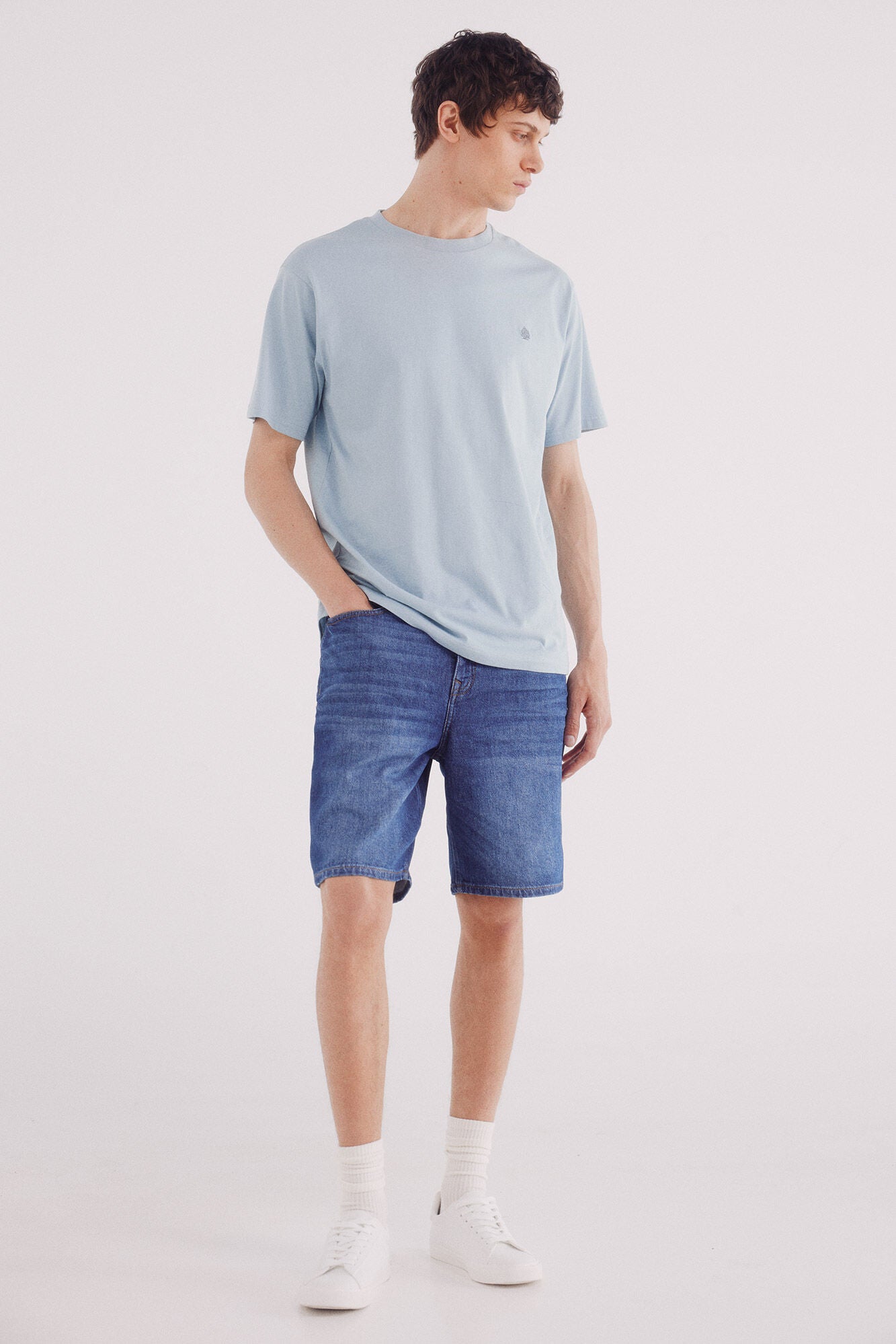 Basic round neck T-shirt