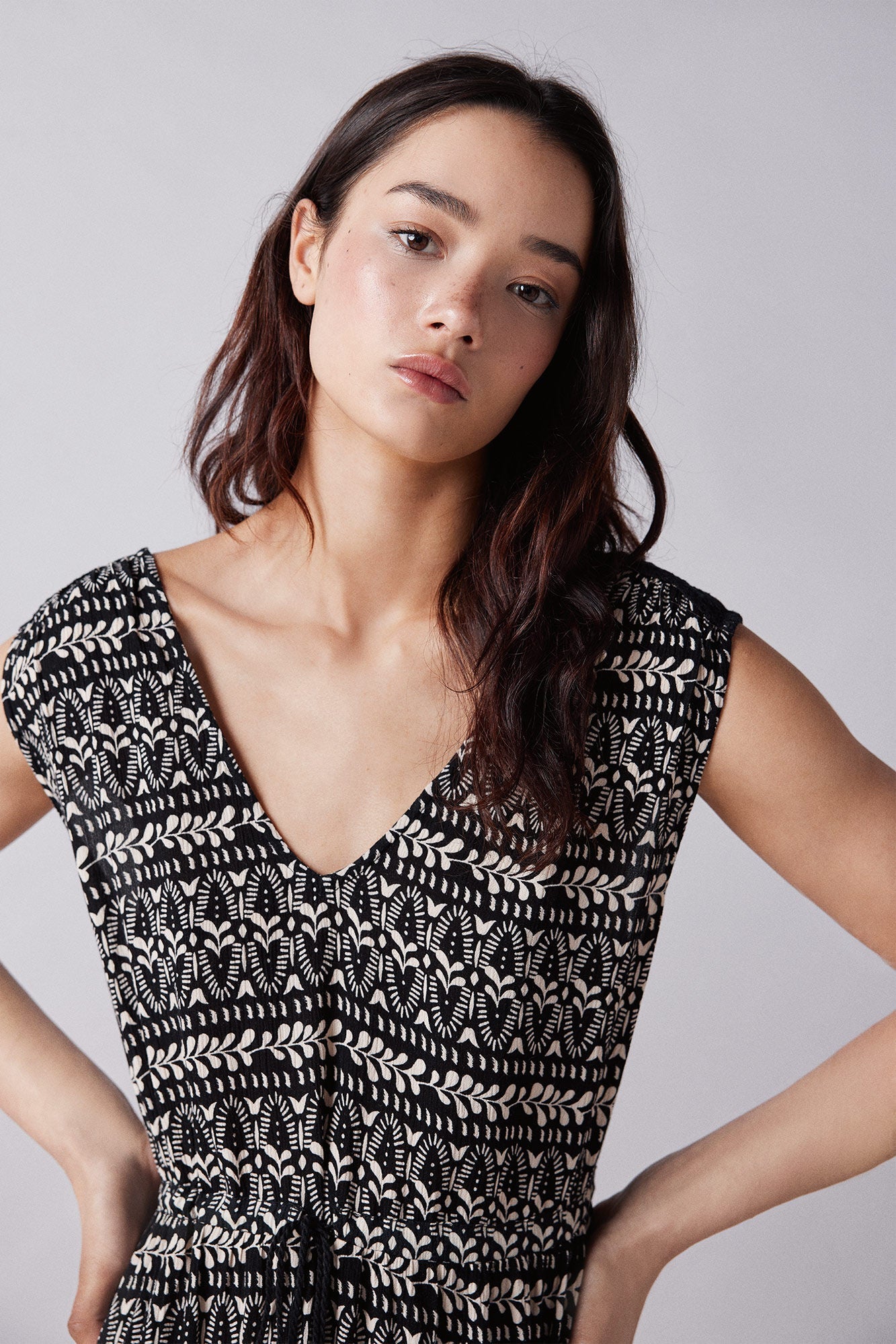 Crochet shoulders midi dress