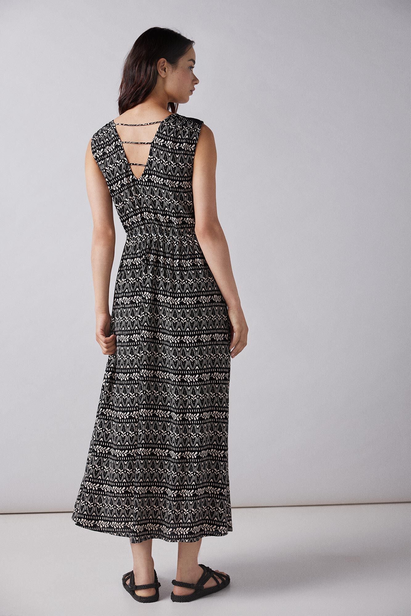 Crochet shoulders midi dress