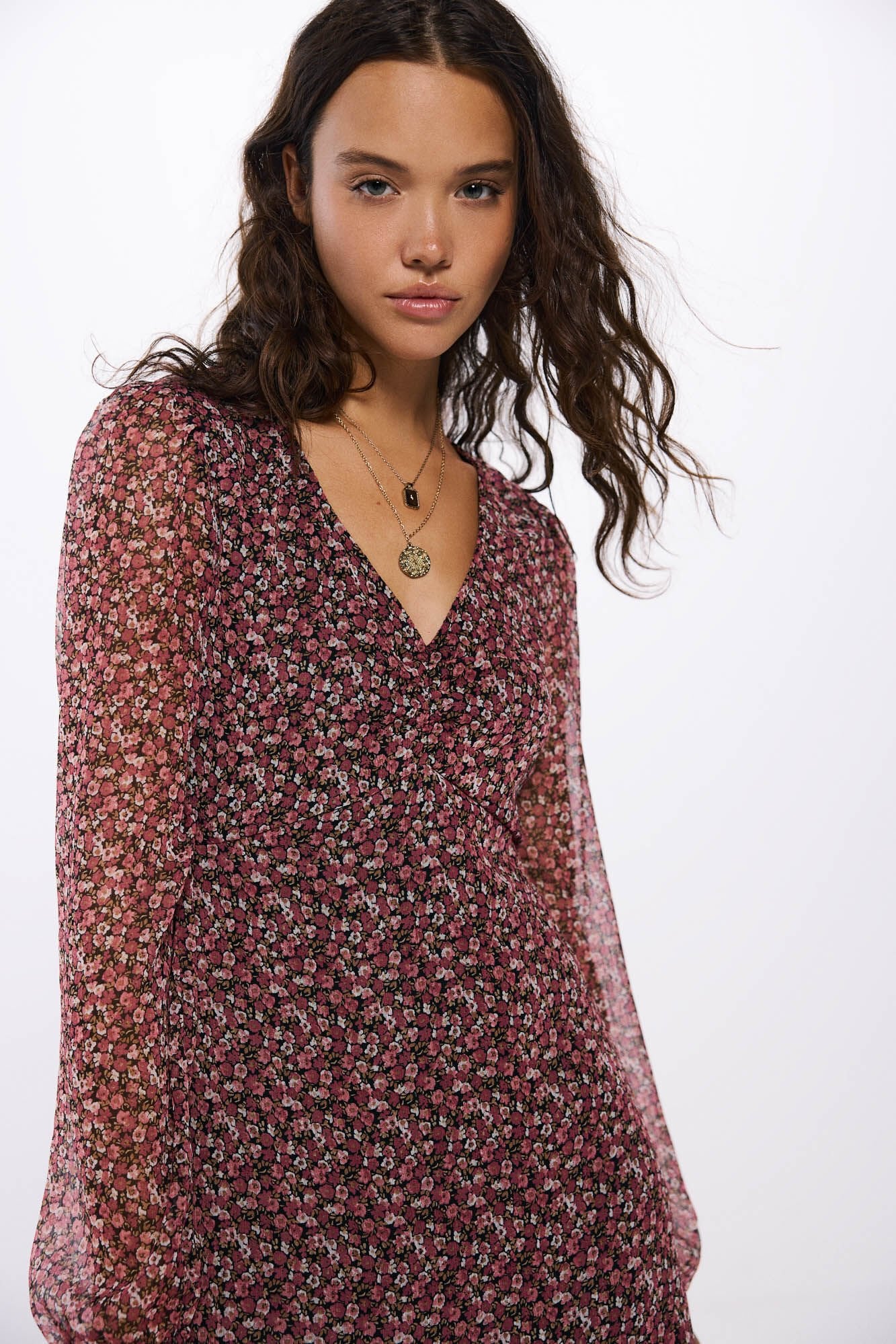 Short dress with neckline and print