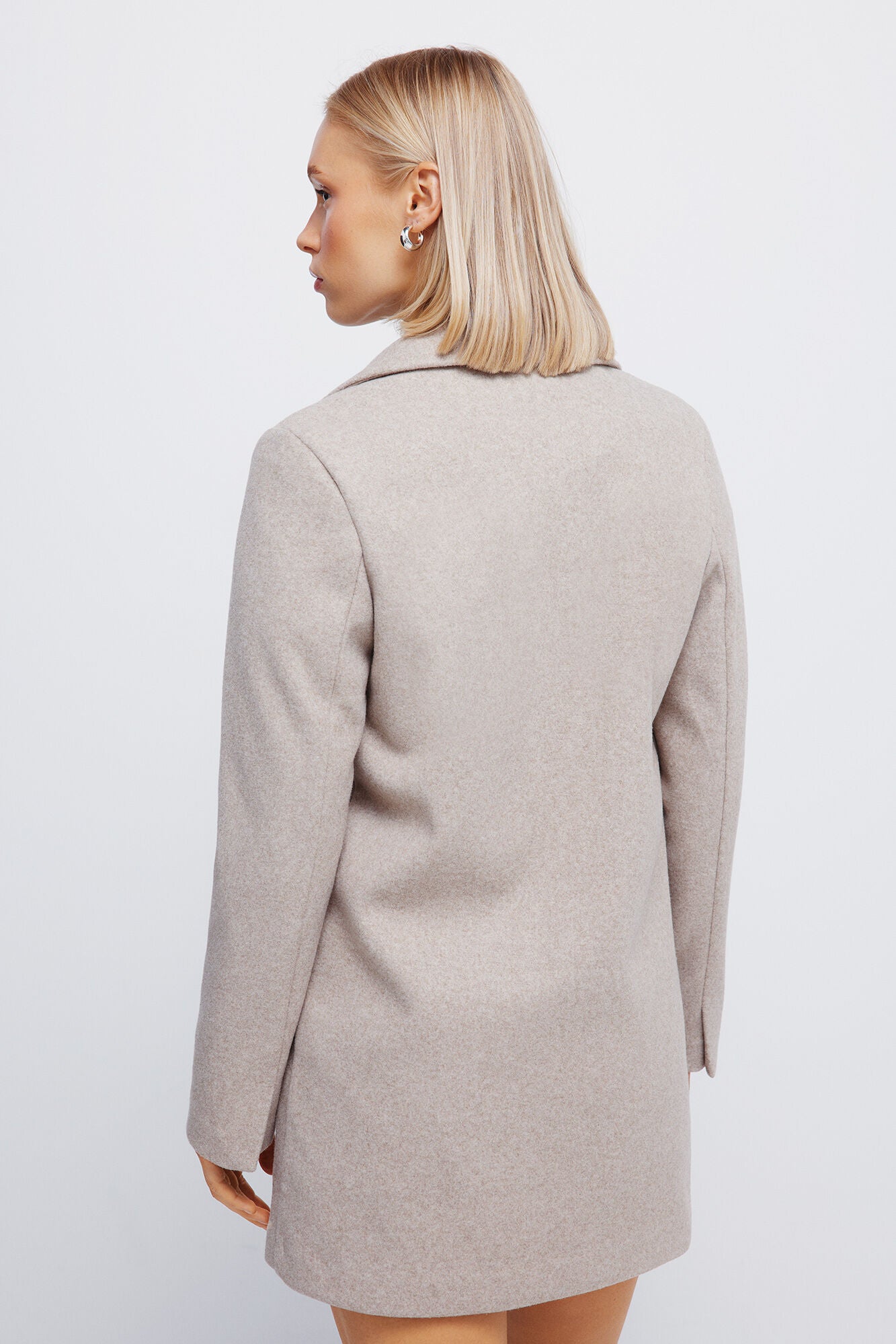 Basic coat with flap neck