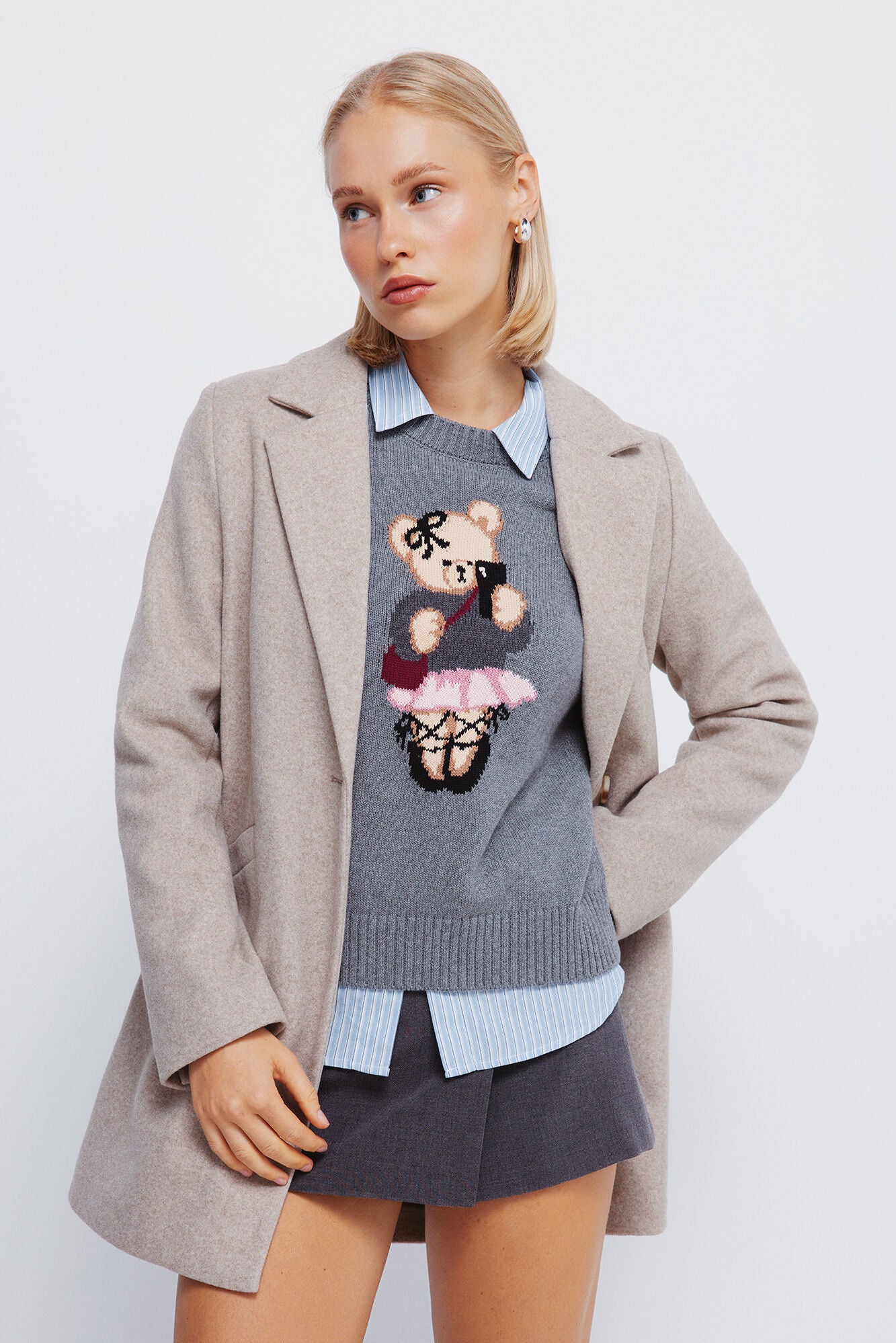 Basic coat with flap neck