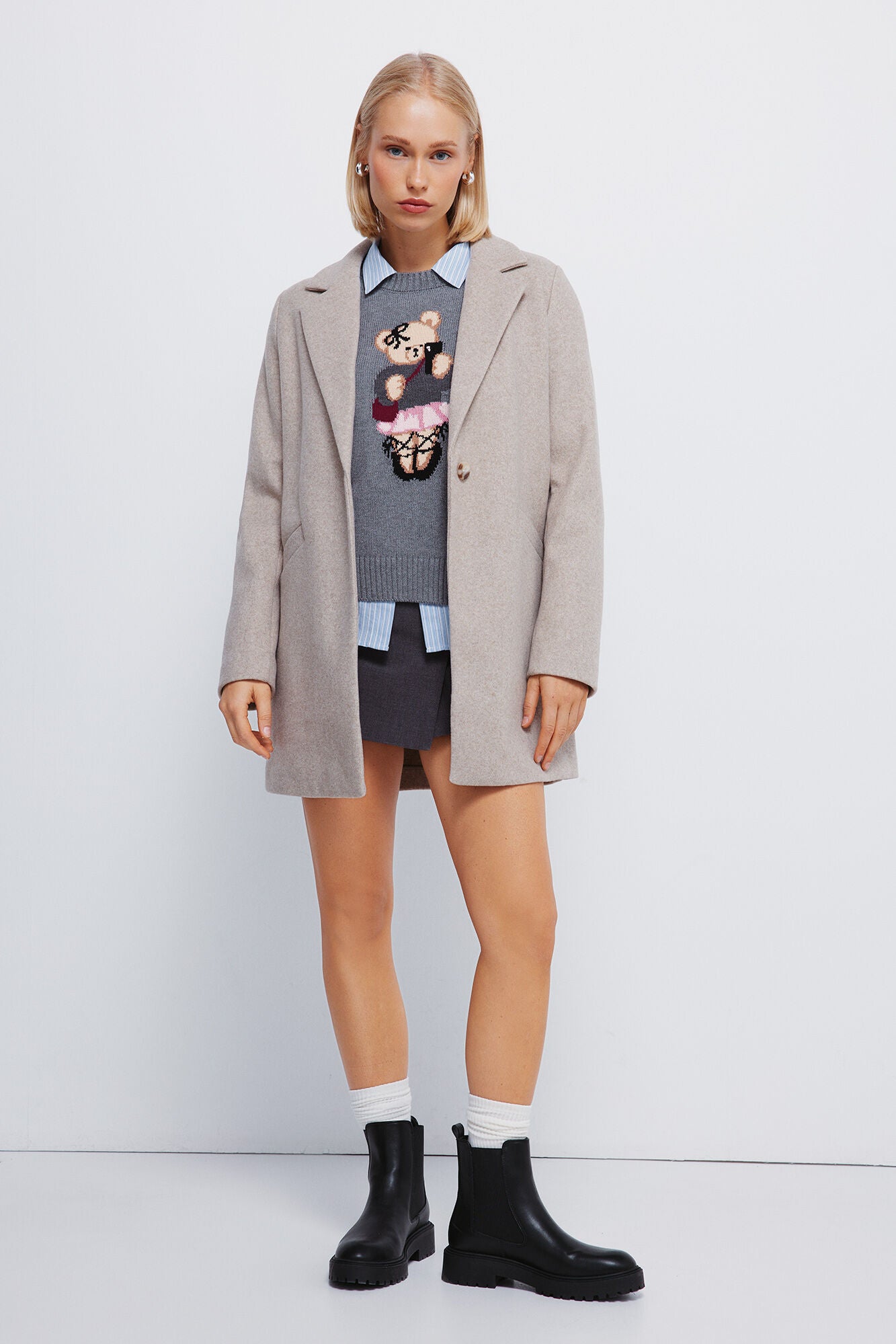 Basic coat with flap neck