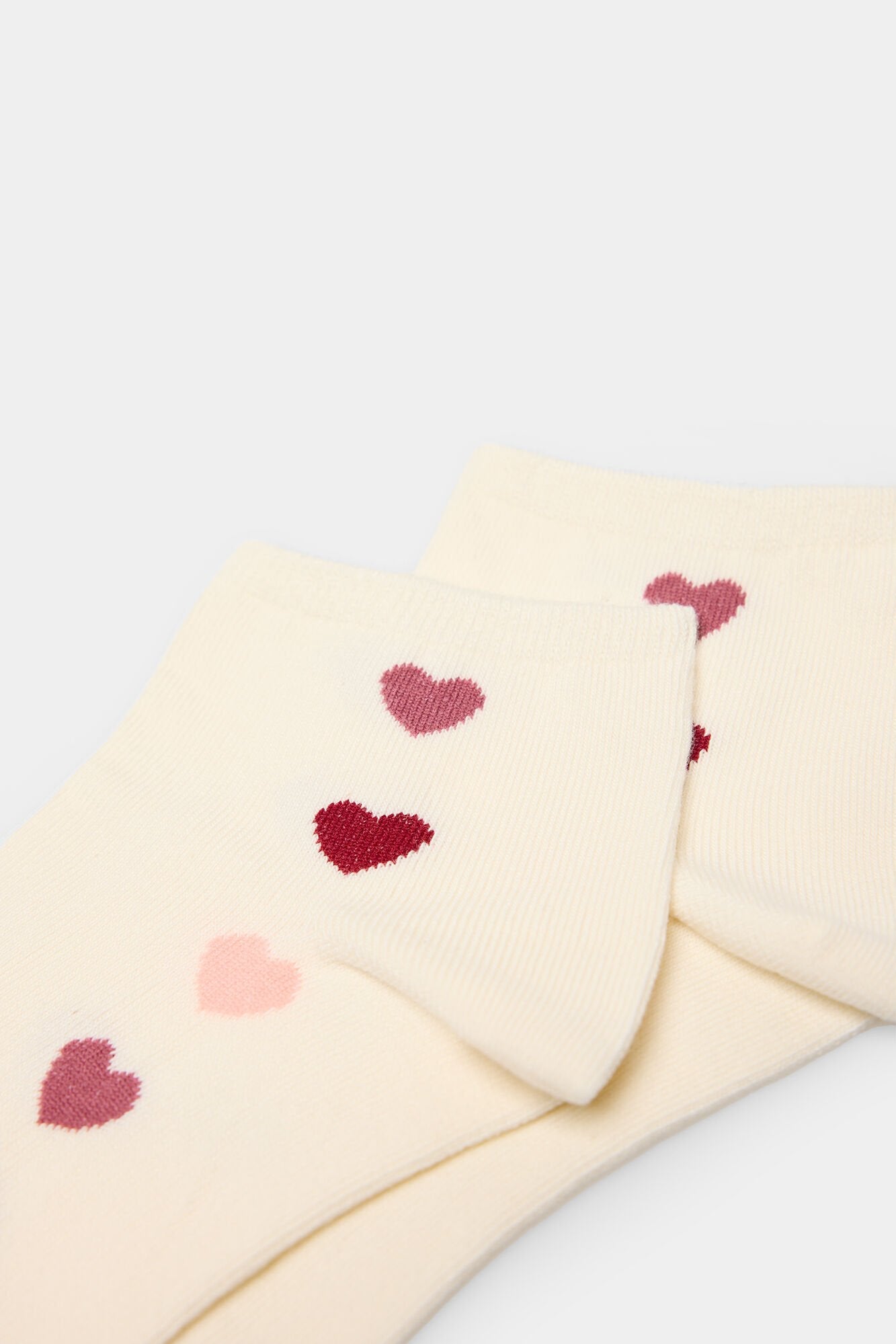 Short vertical hearts socks