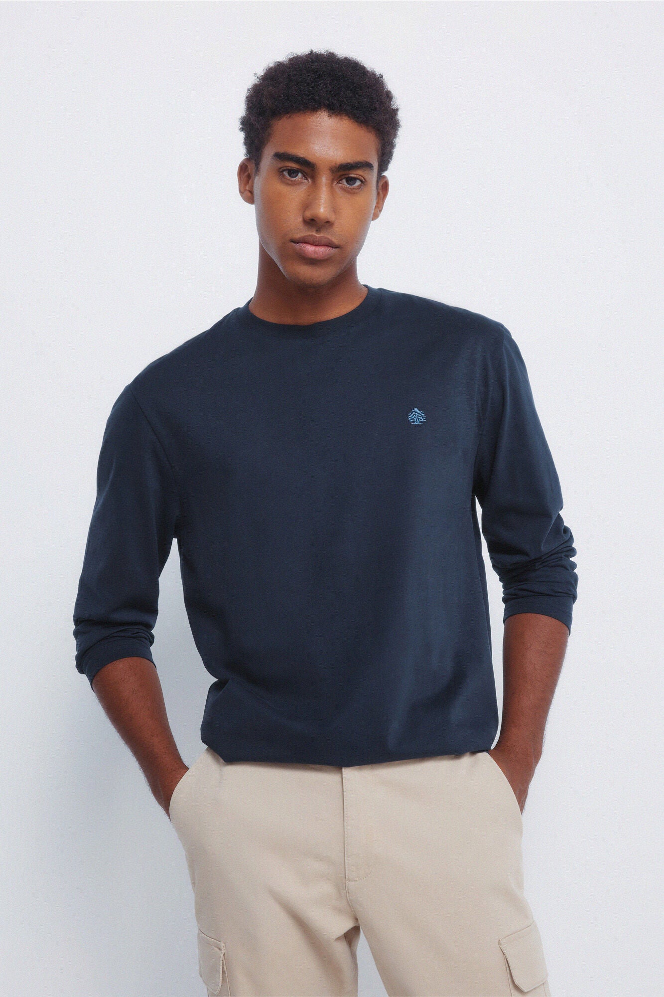 Basic long-sleeved T-shirt with a soft finish